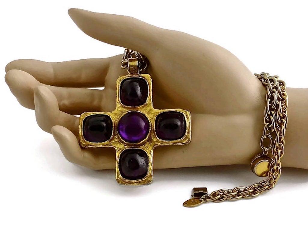 Vintage 1982 CHANEL Gripoix Byzantine Cross Necklace In Good Condition In Kingersheim, Alsace