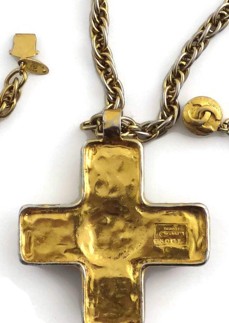 Vintage 1982 CHANEL Gripoix Byzantine Cross Necklace 2