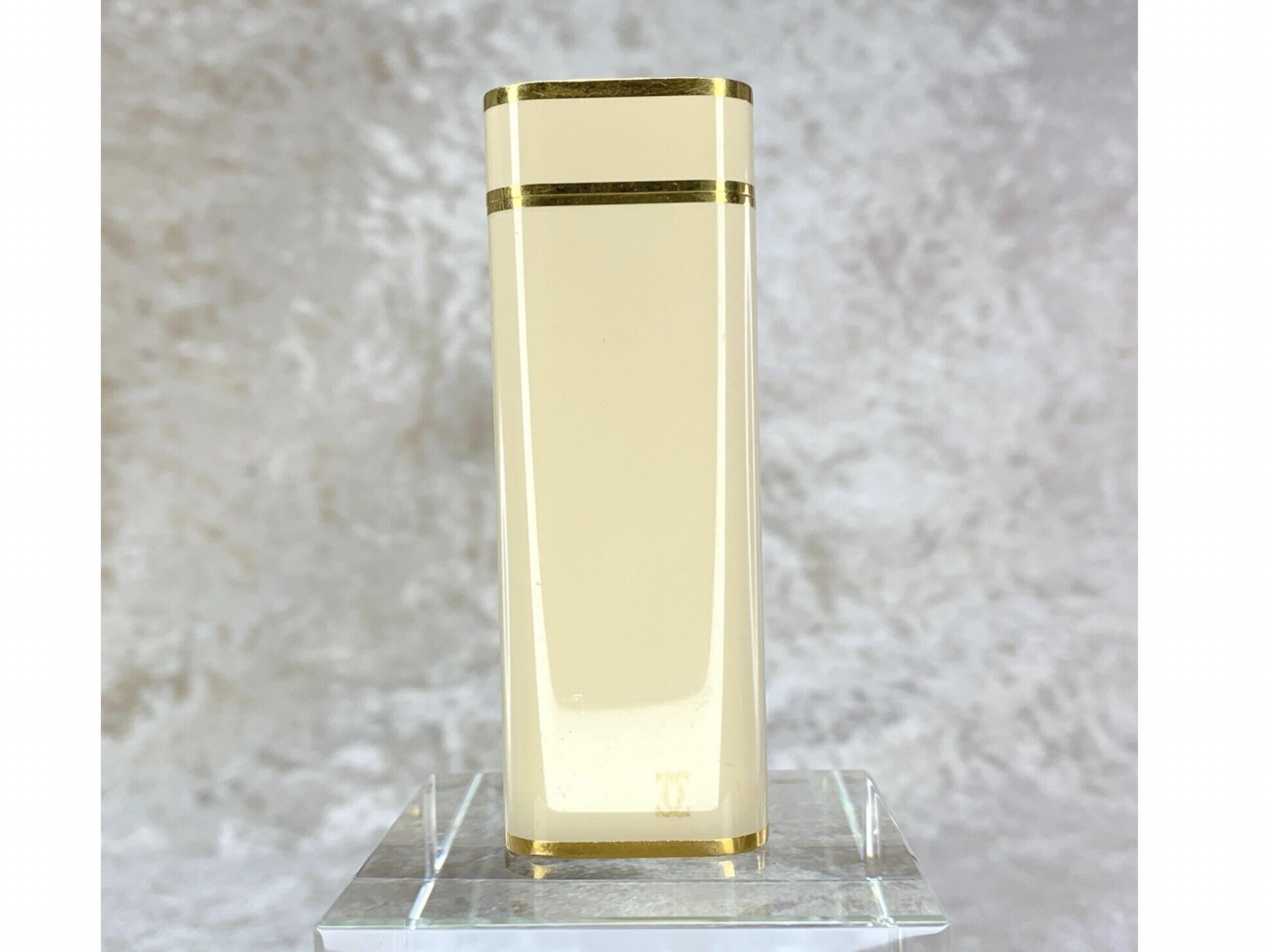 Vintage 1982 Seltene Cartier Oval Creme Lack & 18k Gold Platte im Zustand „Hervorragend“ in New York, NY