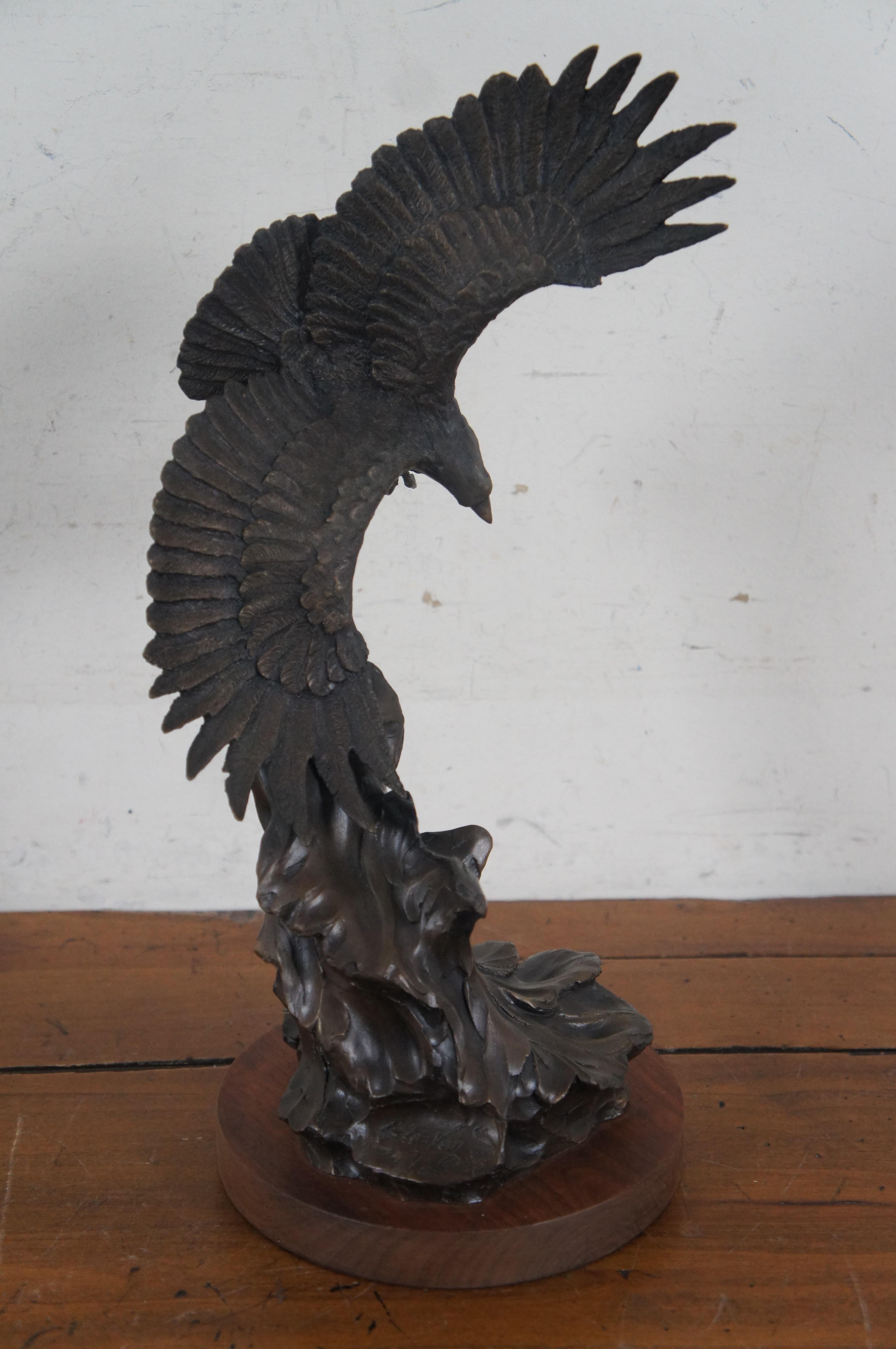 Bronze Sculpture américaine d'aigle Bald Eagle portant des ailes de gloire, 15 pouces, vintage 1983 en vente