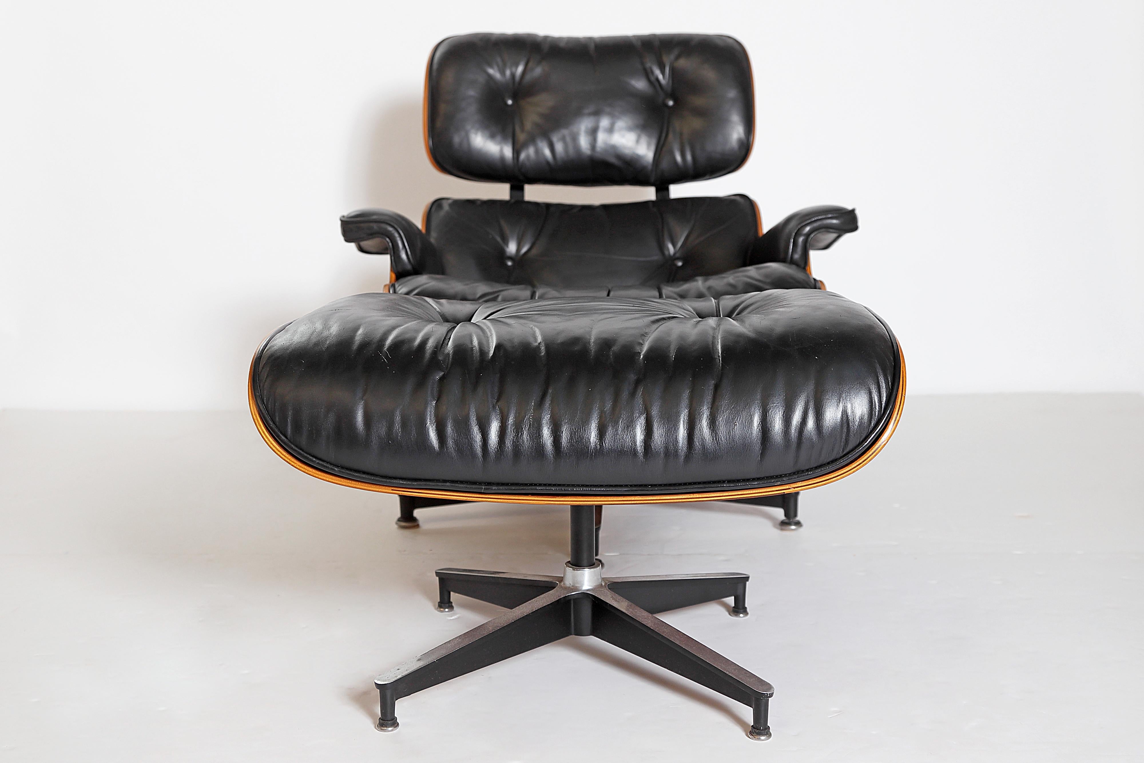 American Vintage 1983 Eames Lounge Chair and Ottoman of Rosewood and Black Leather
