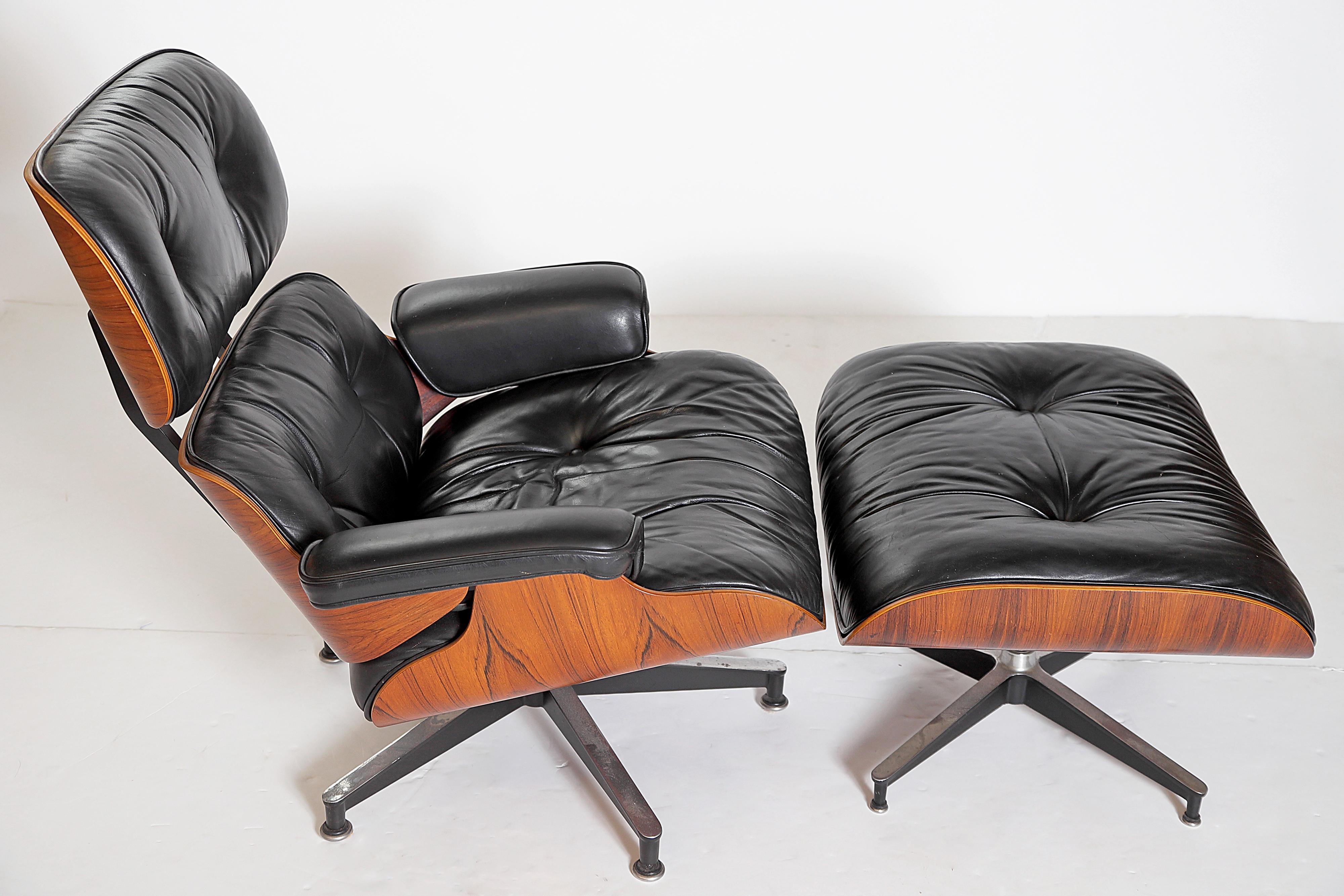 Vintage 1983 Eames Lounge Chair and Ottoman of Rosewood and Black Leather In Good Condition In Dallas, TX