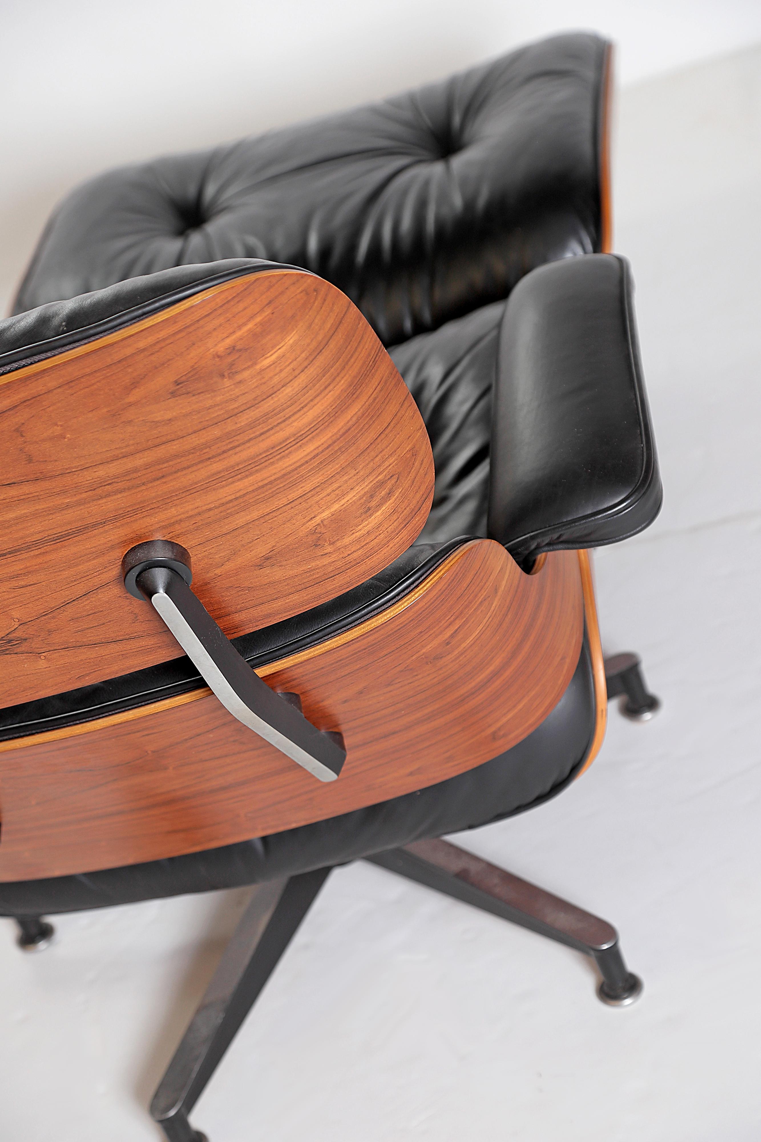 20th Century Vintage 1983 Eames Lounge Chair and Ottoman of Rosewood and Black Leather