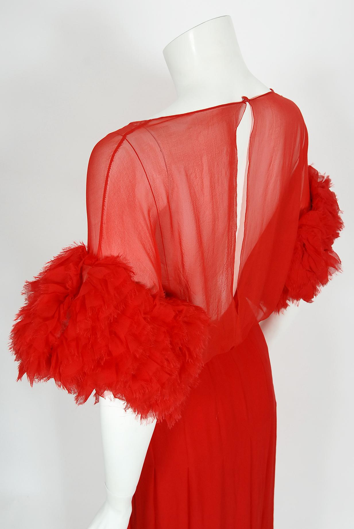 Robe vintage  manches volantes en mousseline de soie rouge dfil Chanel par Karl Lagerfeld, 1984 8
