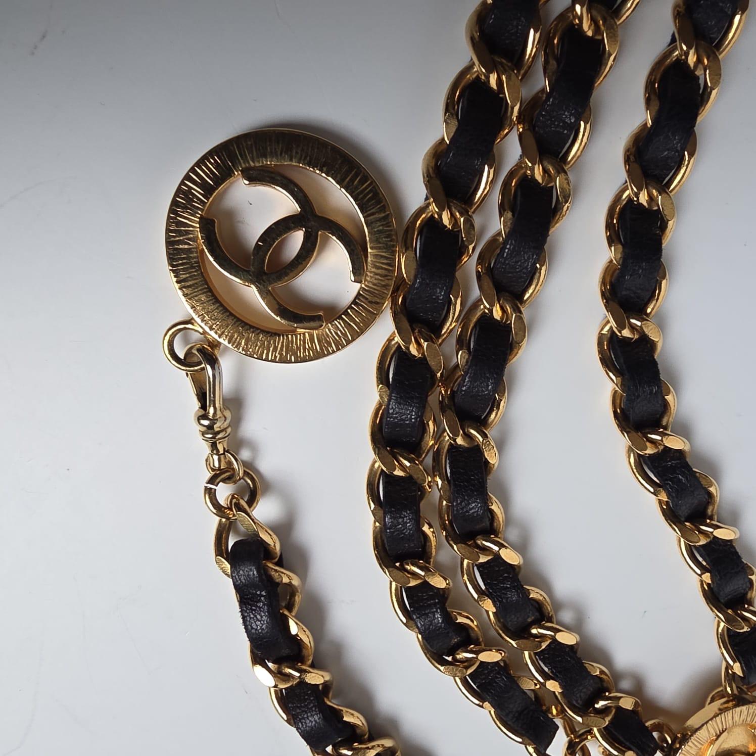 Vintage 1984 Chanel Cintura con catena a triplo strato In condizioni buone in vendita a Jakarta, Daerah Khusus Ibukota Jakarta