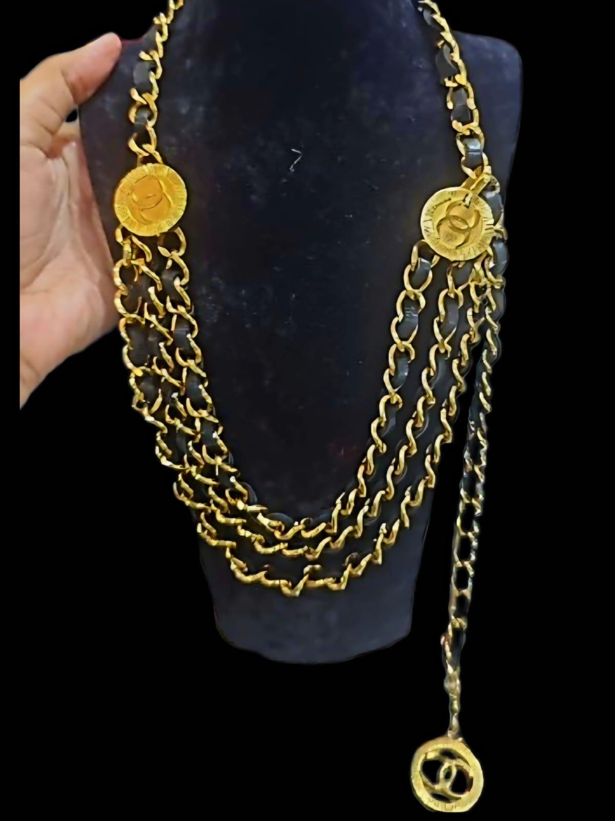 Vintage 1984 Chanel Cintura con catena a triplo strato in vendita 4