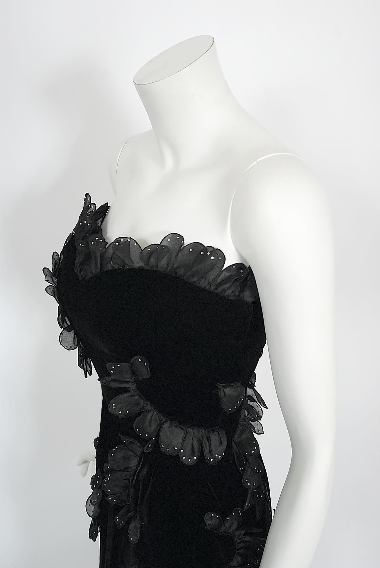 1984 Givenchy Haute Couture Documented Silk Petal Appliqué Velvet Hourglass Gown en vente 7