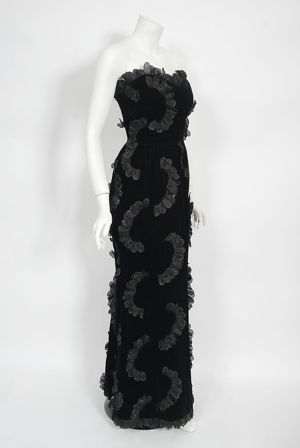 1984 Givenchy Haute Couture Documented Silk Petal Appliqué Velvet Hourglass Gown For Sale 1