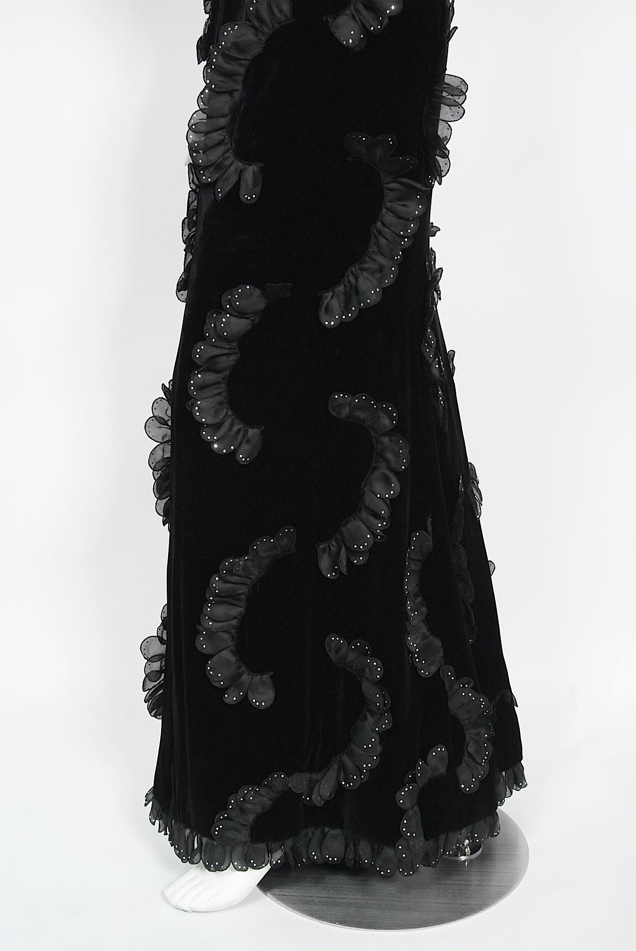 1984 Givenchy Haute Couture Documented Silk Petal Appliqué Velvet Hourglass Gown For Sale 3