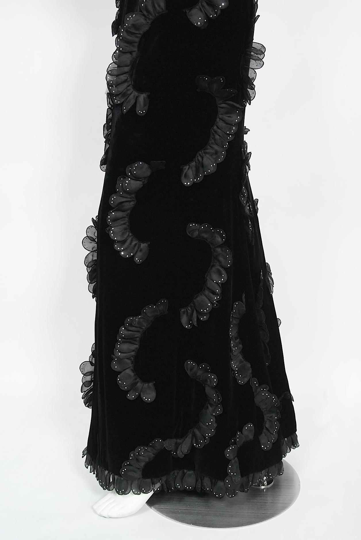 1984 Givenchy Haute Couture Documented Silk Petal Appliqué Velvet Hourglass Gown For Sale 2