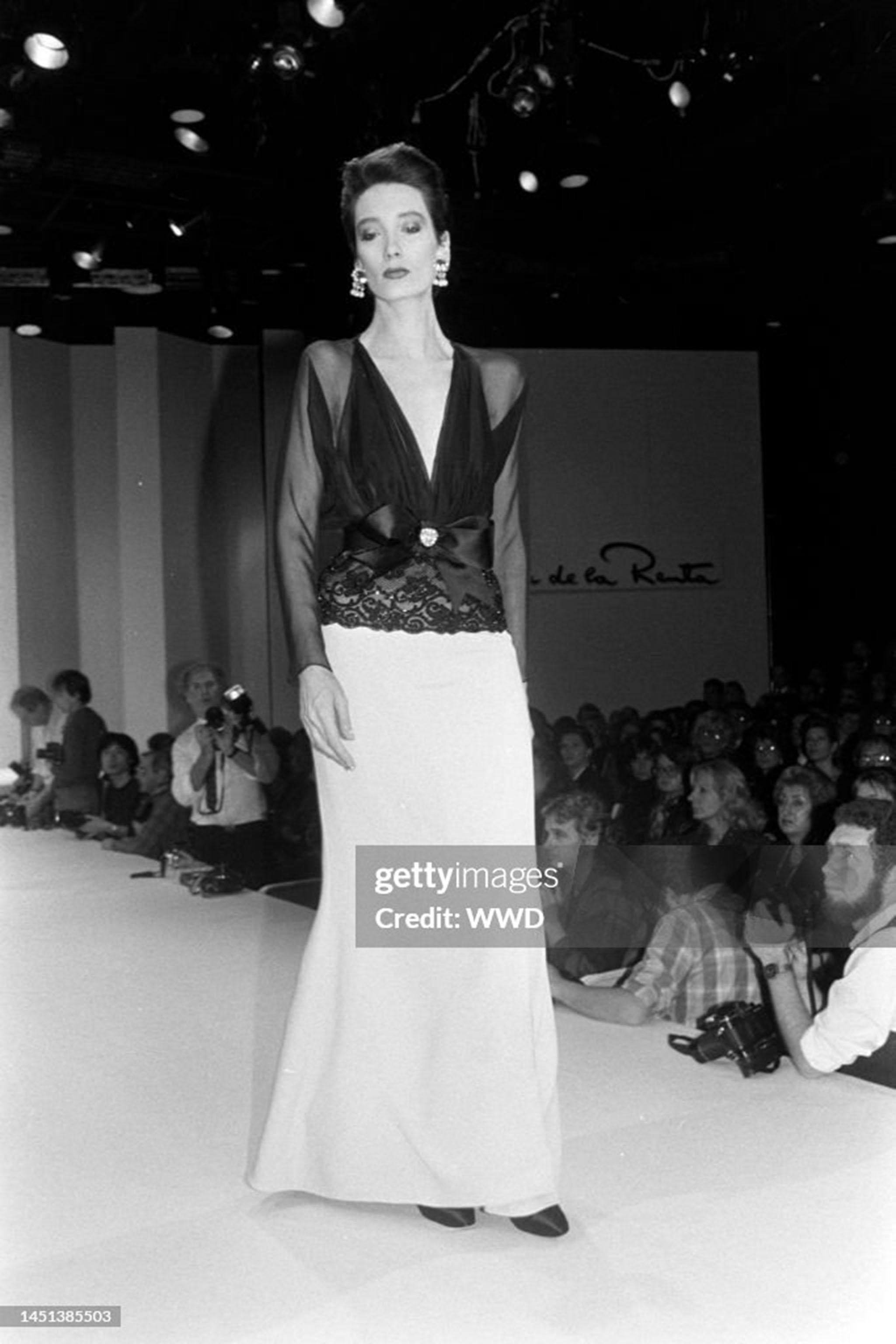 A simply stunning and well-documented Oscar de la Renta black sheer chiffon and pale pink silk gown dating back to his 1986 spring/summer collection. Oscar de la Renta was one of the world's leading fashion designers. Trained by Cristóbal Balenciaga