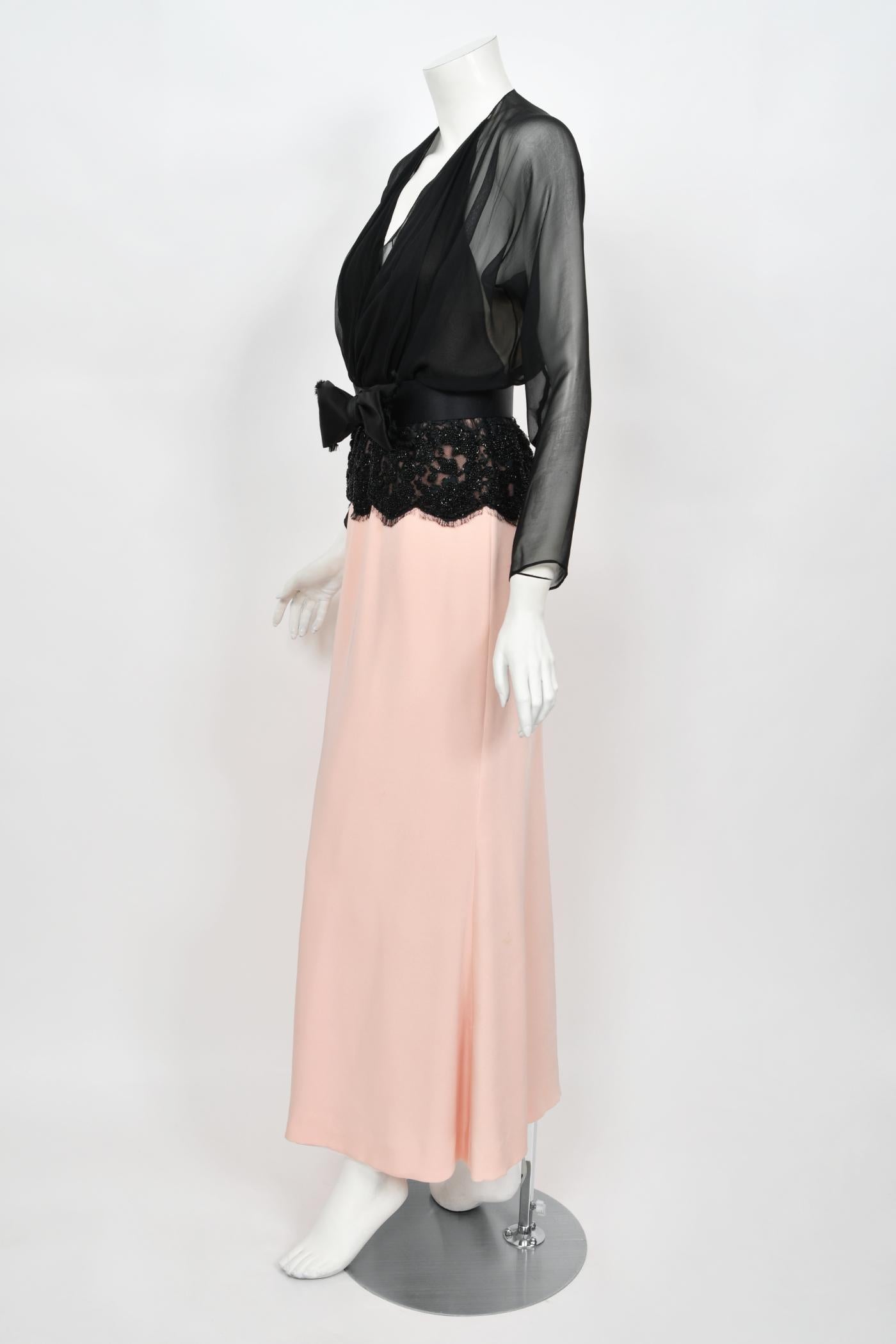 1986 Oscar de la Renta Documented Runway Black Sheer Chiffon & Pink Silk Gown For Sale 1
