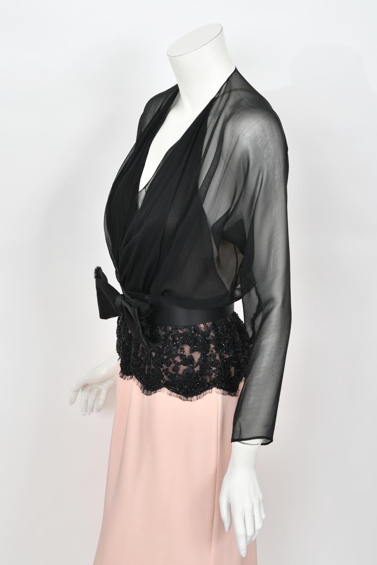 1986 Oscar de la Renta Documented Runway Black Sheer Chiffon & Pink Silk Gown For Sale 2