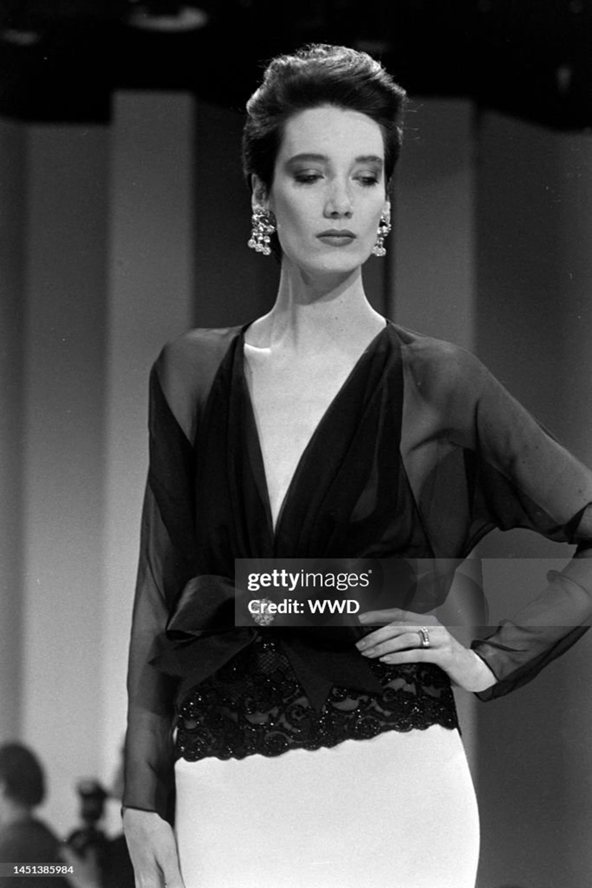 1986 Oscar de la Renta Documented Runway Black Sheer Chiffon & Pink Silk Gown For Sale 4