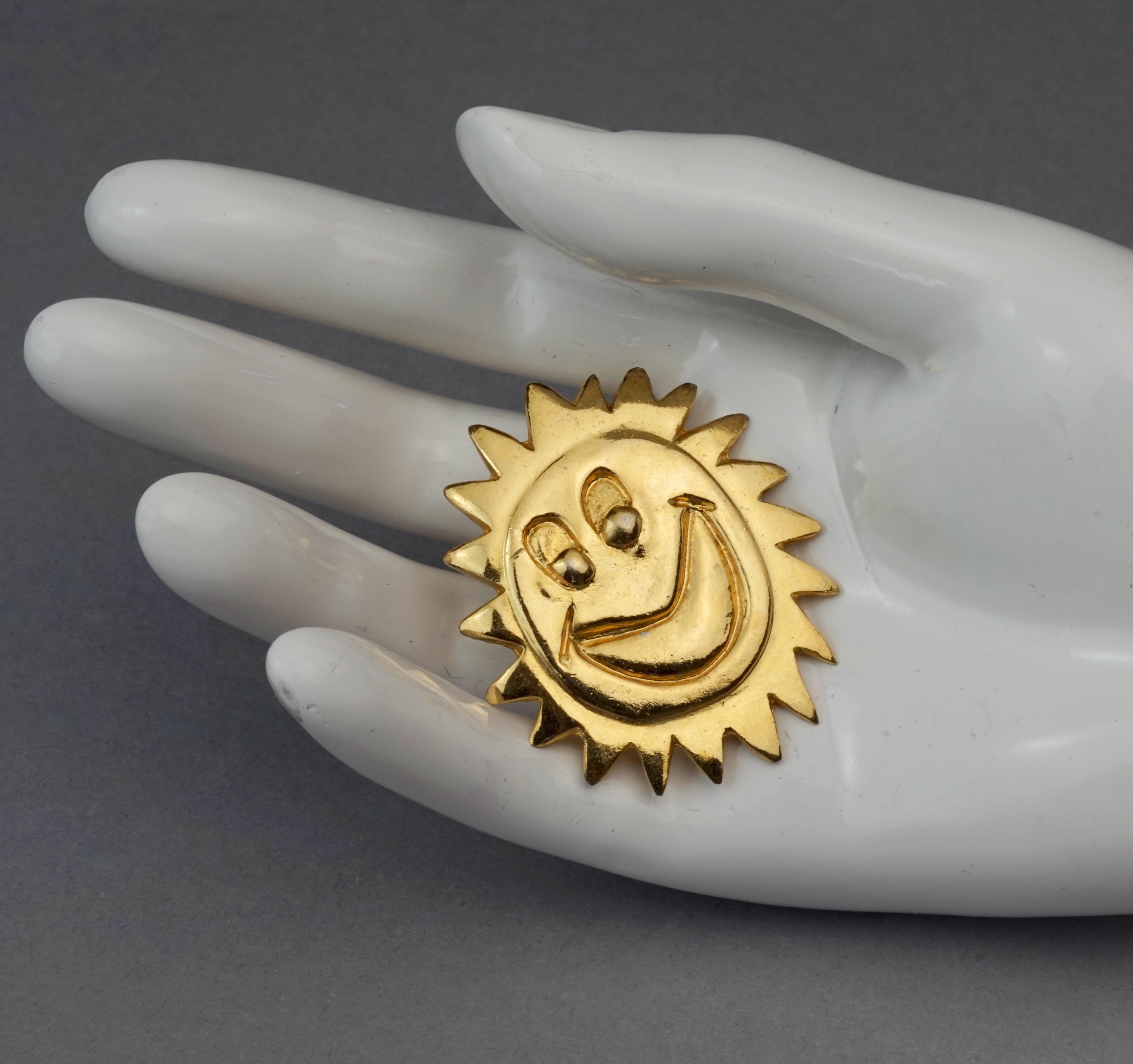Women's Vintage 1987 BILLY BOY Surreal Smiley Sun Face Brooch For Sale