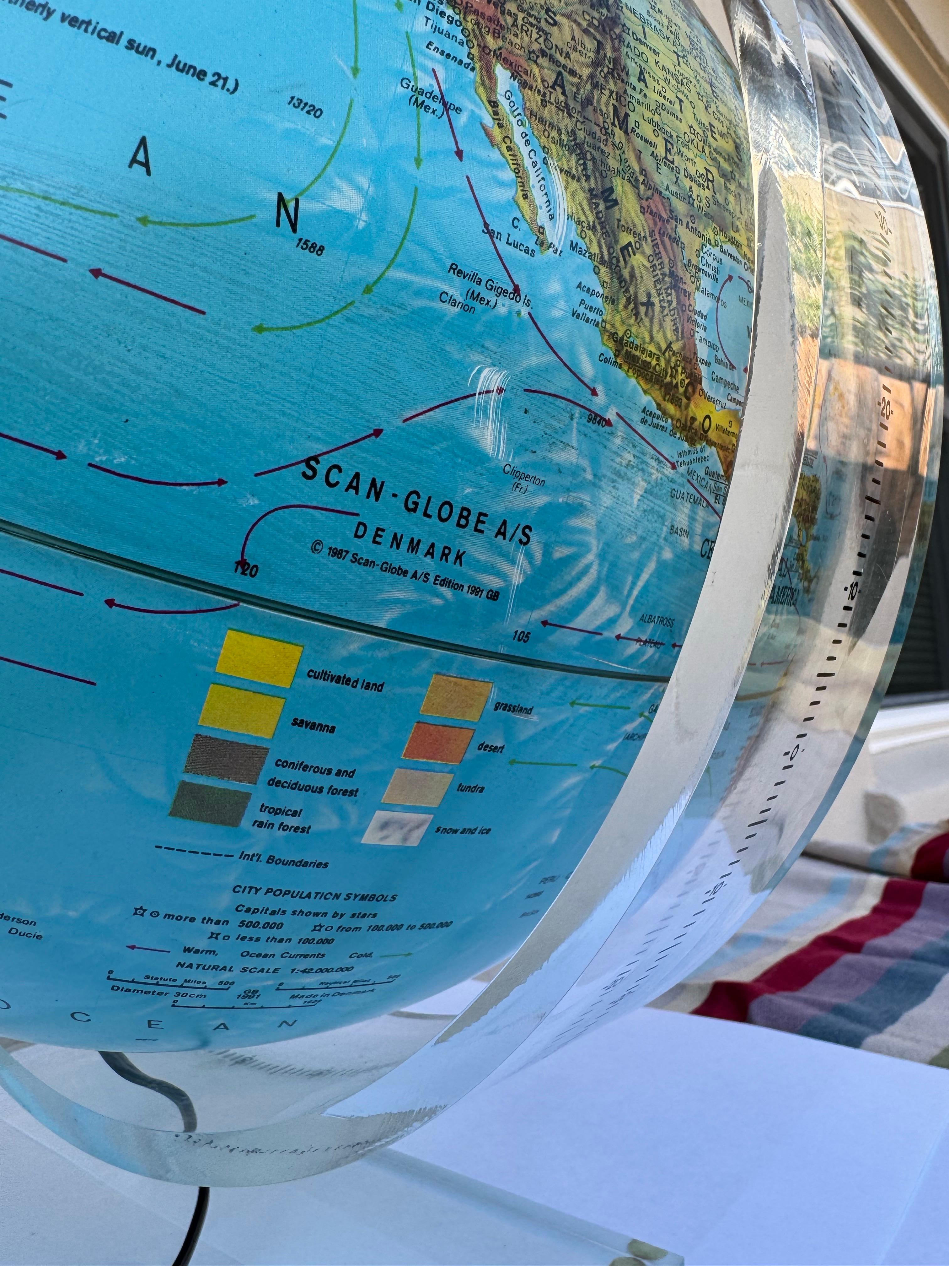 Globo illuminato Scan-Globe del 1987 su base di lucite, Danimarca In condizioni buone in vendita a San Carlos, CA