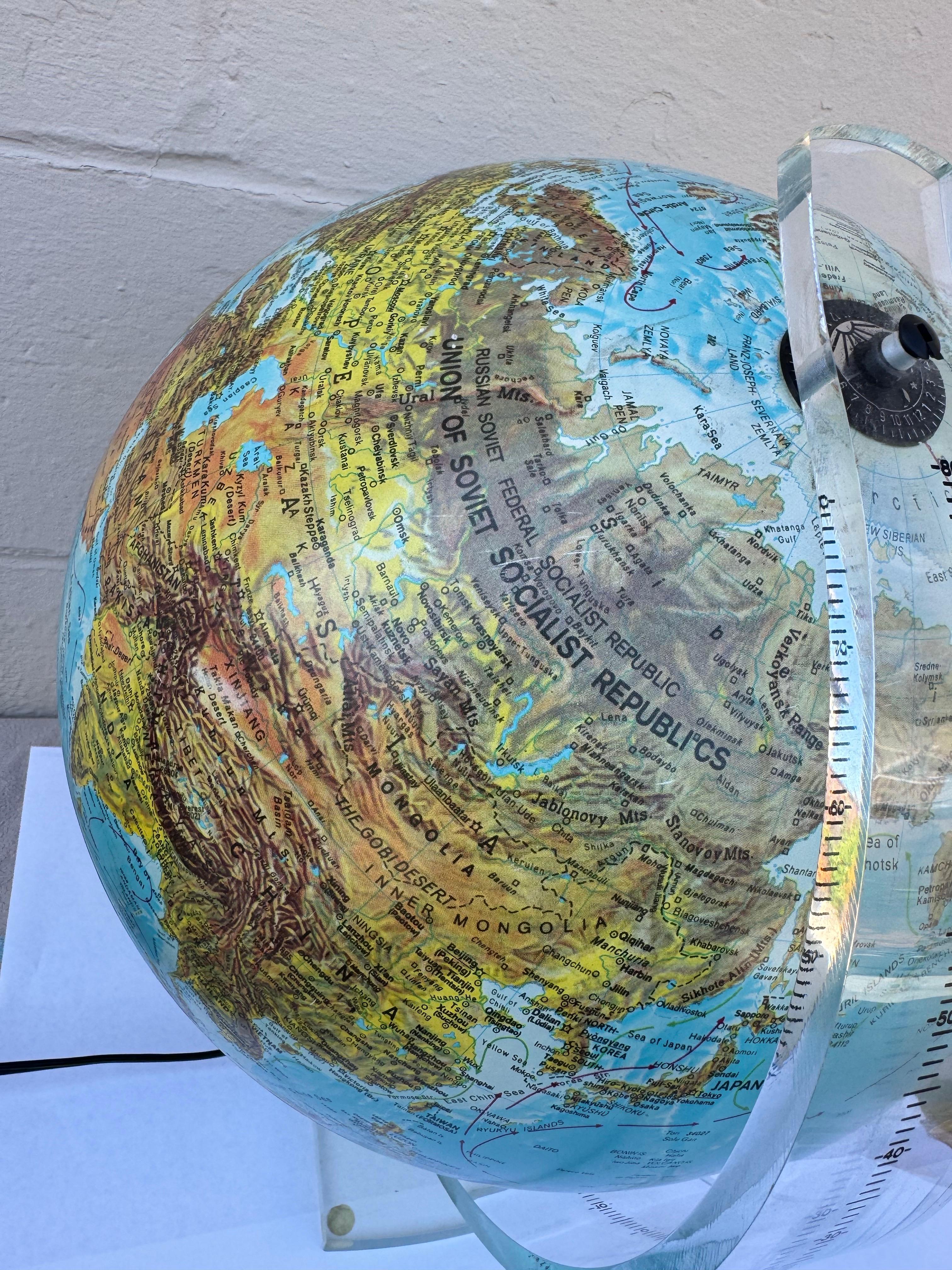 Fine XX secolo Globo illuminato Scan-Globe del 1987 su base di lucite, Danimarca in vendita