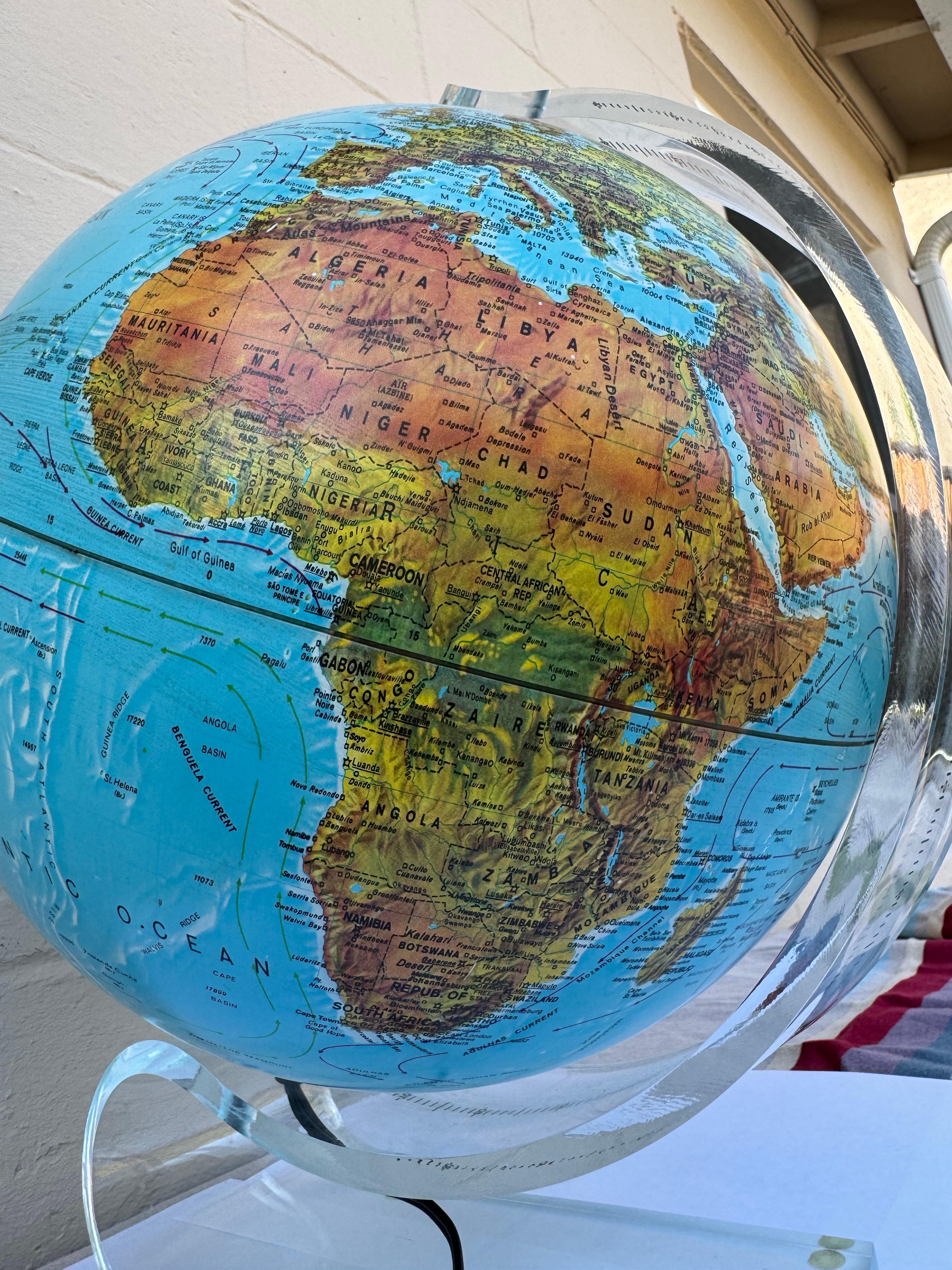 Lucite Globo illuminato Scan-Globe del 1987 su base di lucite, Danimarca in vendita