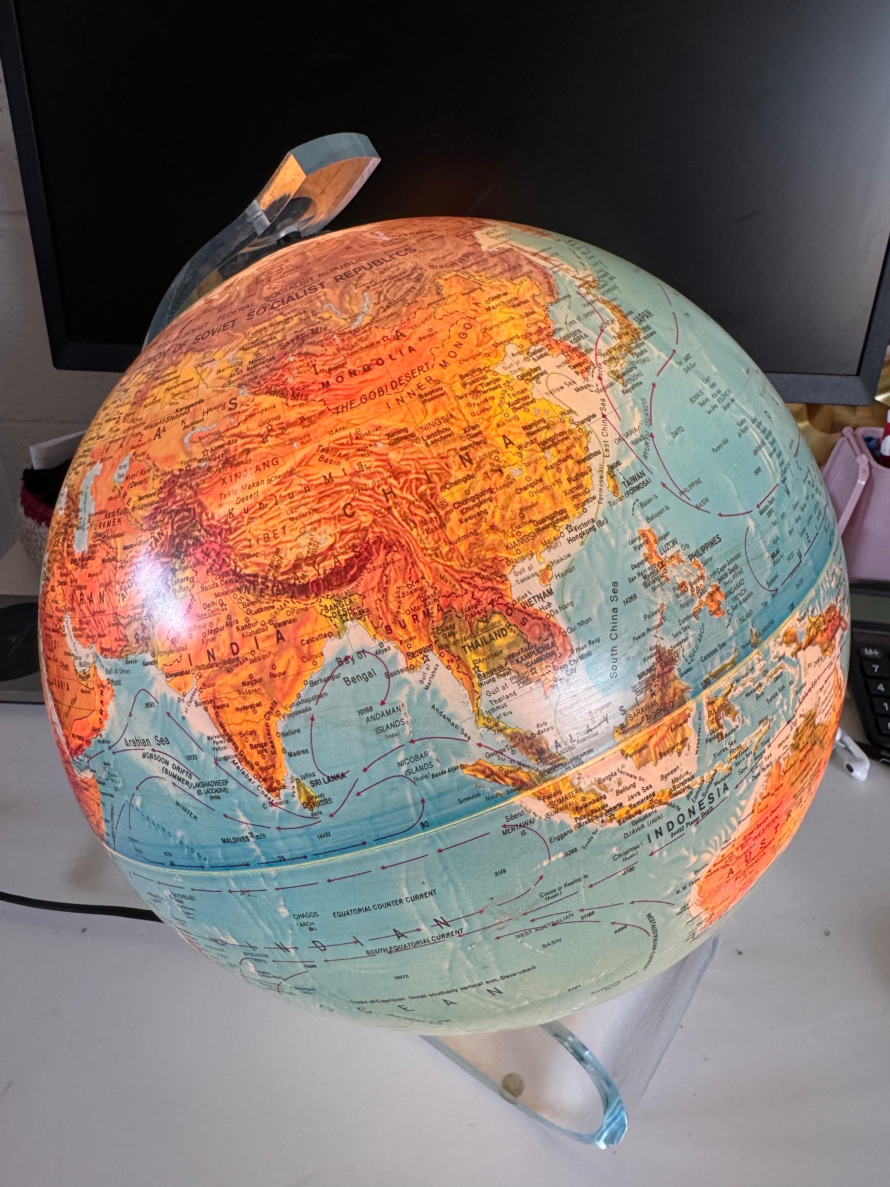 Globo illuminato Scan-Globe del 1987 su base di lucite, Danimarca in vendita 1