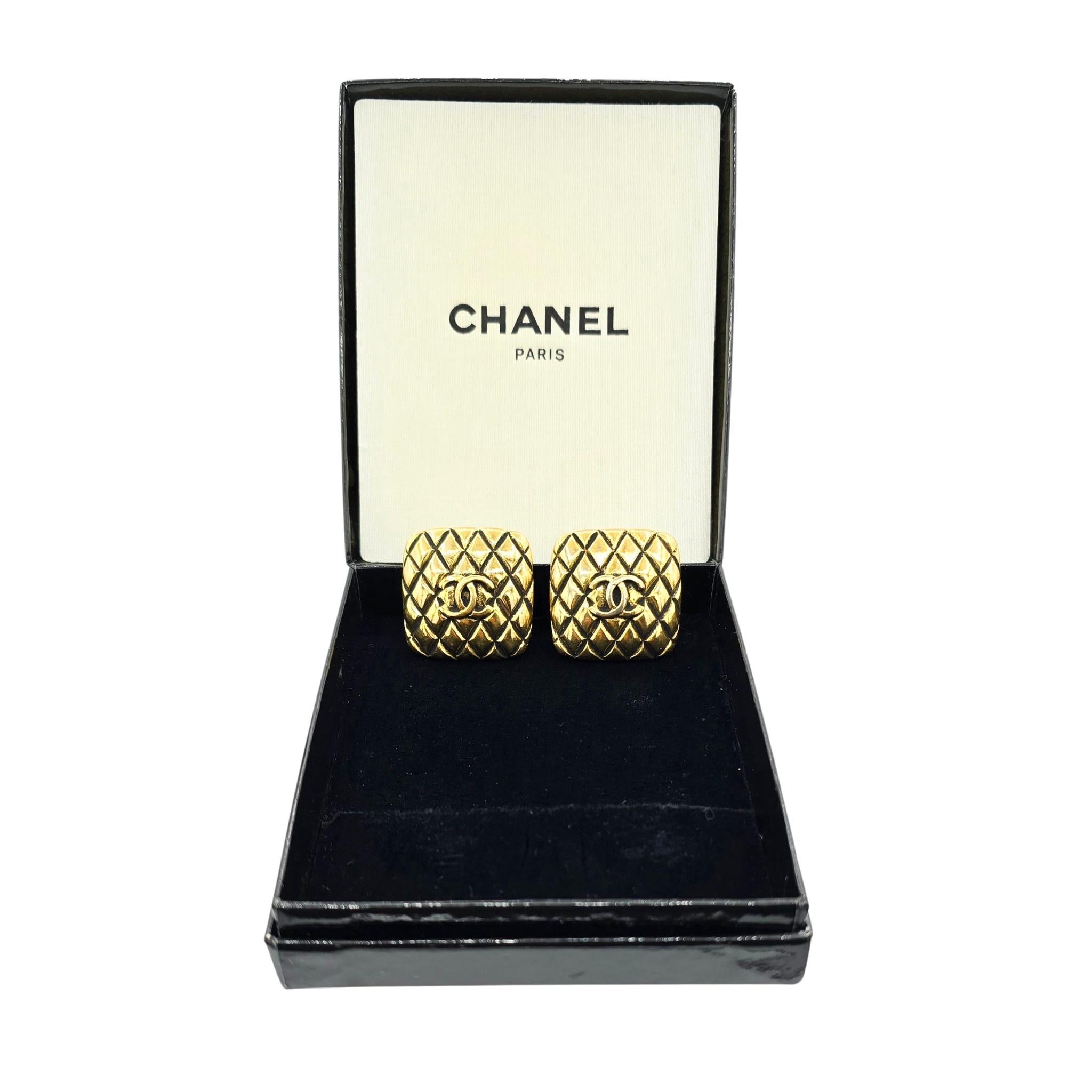 Vintage 1988 Chanel Coco Crush Quilted Square Gold Plated CC Clip-on Earrings with Black Enamelling in Original Box

This is a beautiful, rare Vintage Chanel CC Quilted Clip on Earrings made with gold-plated metal and black enamel detailing, from
