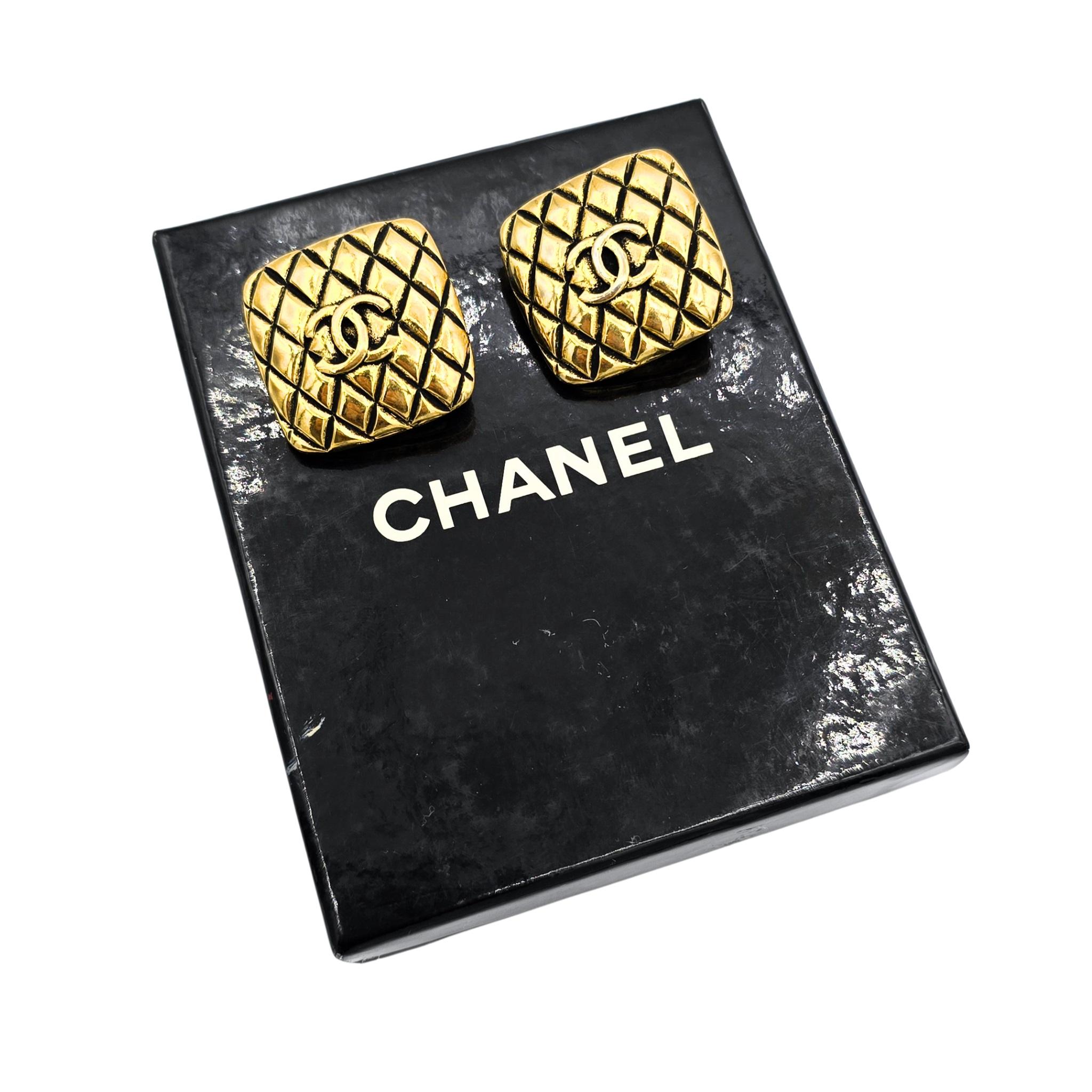 Vintage 1988 Chanel CC Quilted Square 24k Gold Plated CC Clip-on Earrings 3