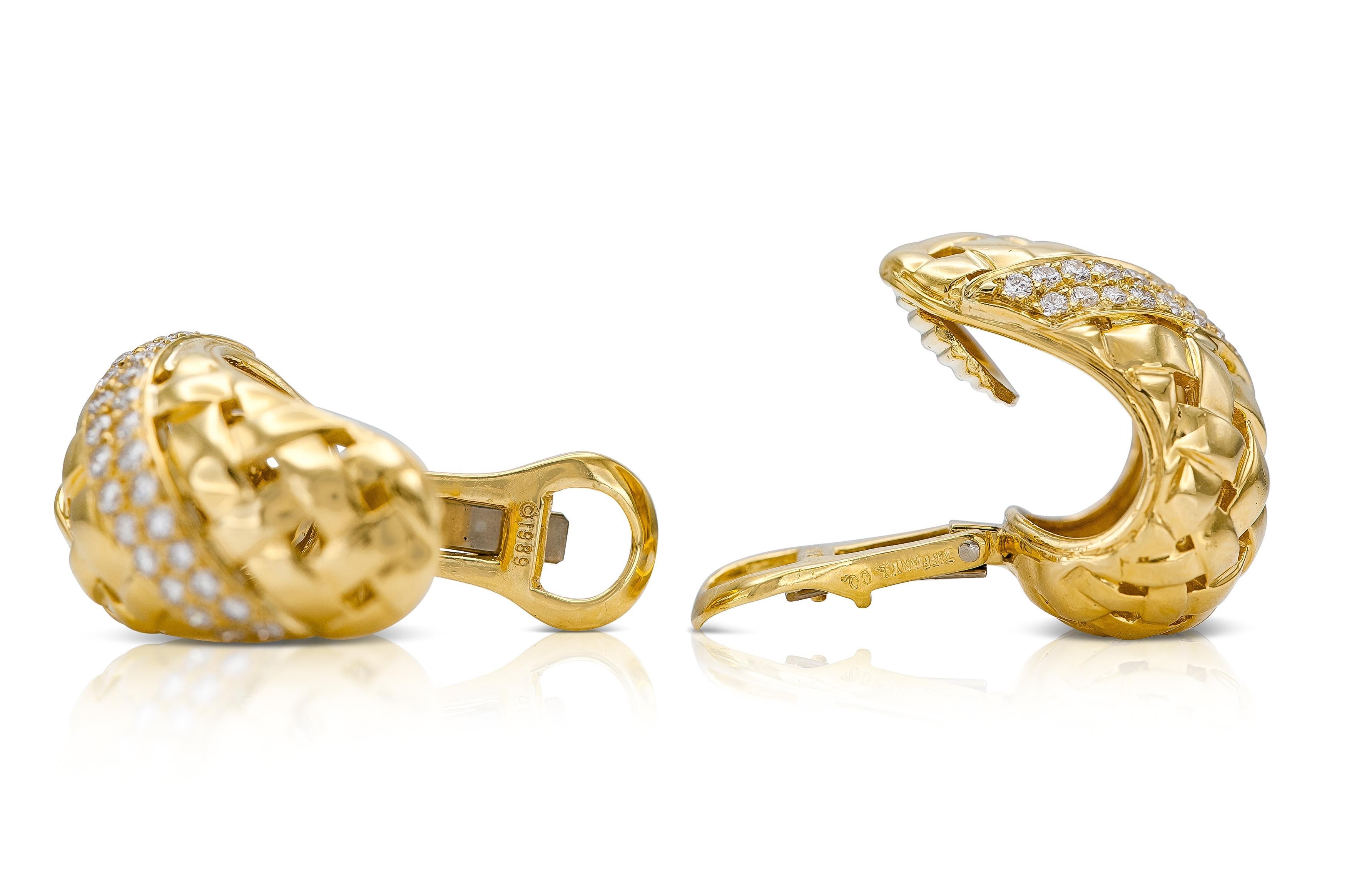 Vintage 1989 Tiffany & Co. Boucles d'oreilles tissées en or avec diamants Bon état - En vente à New York, NY