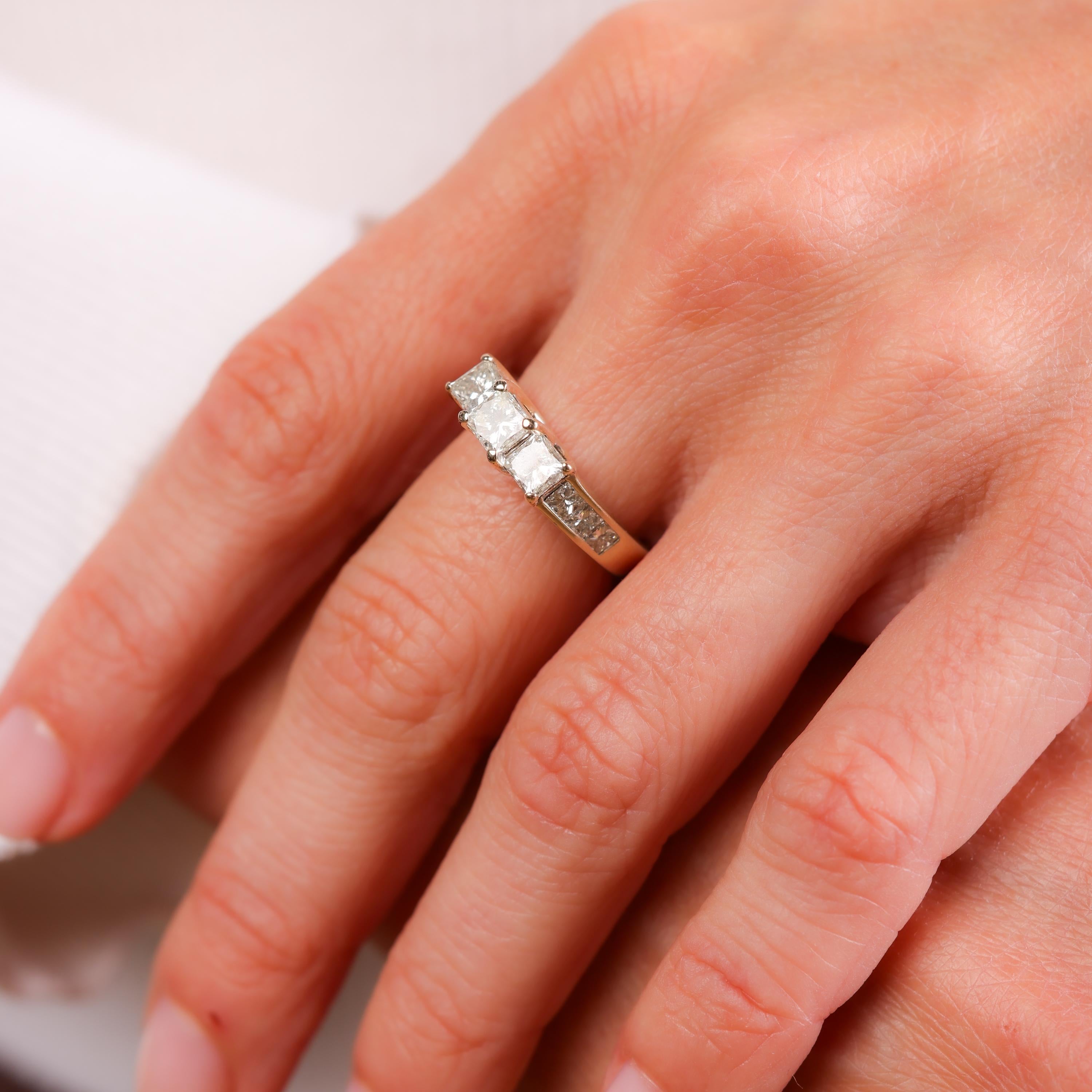 Vintage 1,99 Karat Gesamtgewicht Diamant 14k Weißgold Ring (Carréschliff) im Angebot