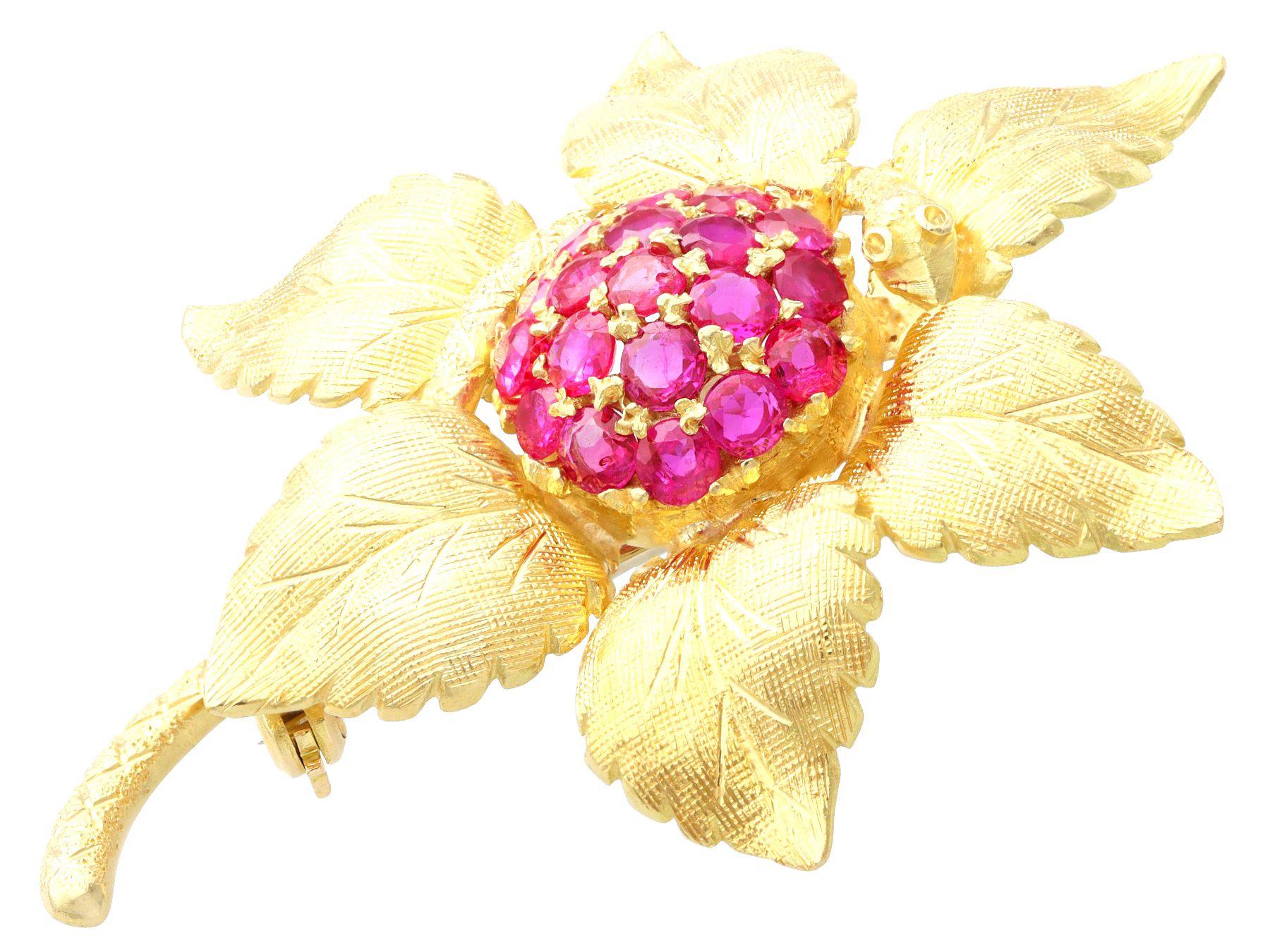 Vintage 1990 1.83 Carat Burmese Ruby and Yellow Gold Brooch In Excellent Condition For Sale In Jesmond, Newcastle Upon Tyne