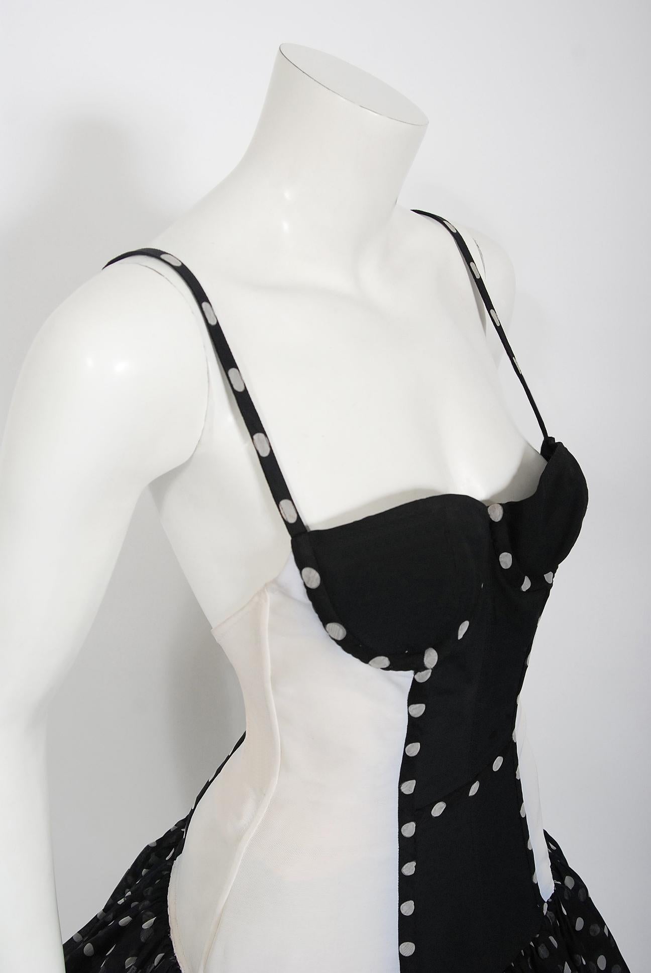 Vintage 1990 Christian Dior Schwarz-Weißes Minikleid aus Seide mit Tupfenbesatz und tiefem Ausschnitt 1