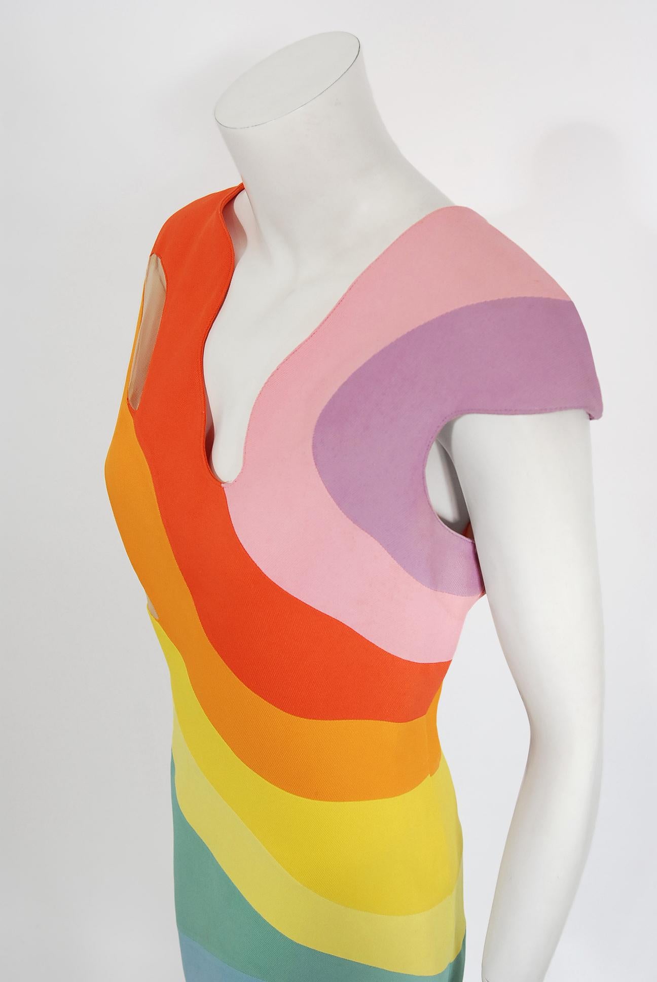 Vintage 1990 Thierry Mugler Couture dokumentiert Regenbogen Bodycon Cut-Out Kleid im Zustand „Gut“ in Beverly Hills, CA