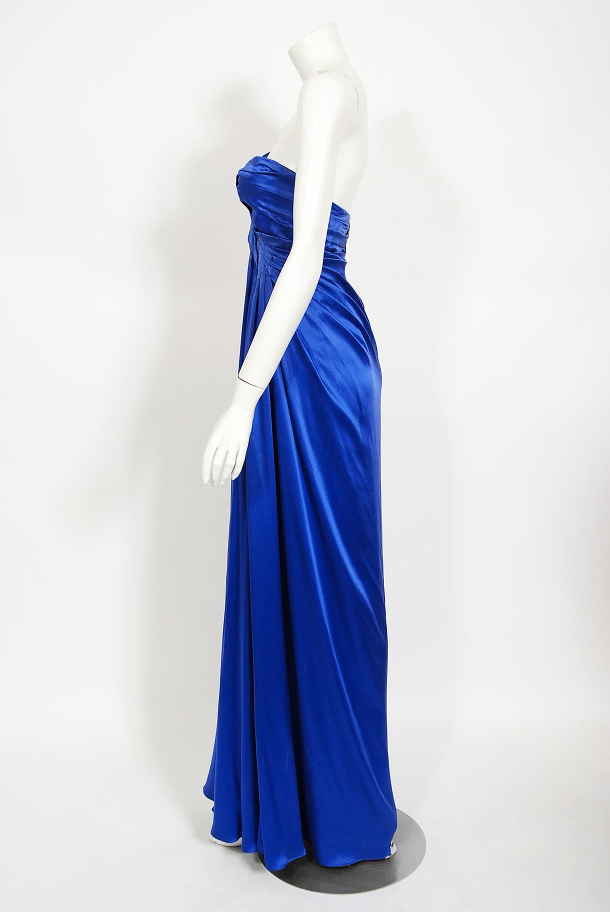 Icónico vestido sin tirantes de seda azul zafiro con corsé de Thierry Mugler de 1999 2