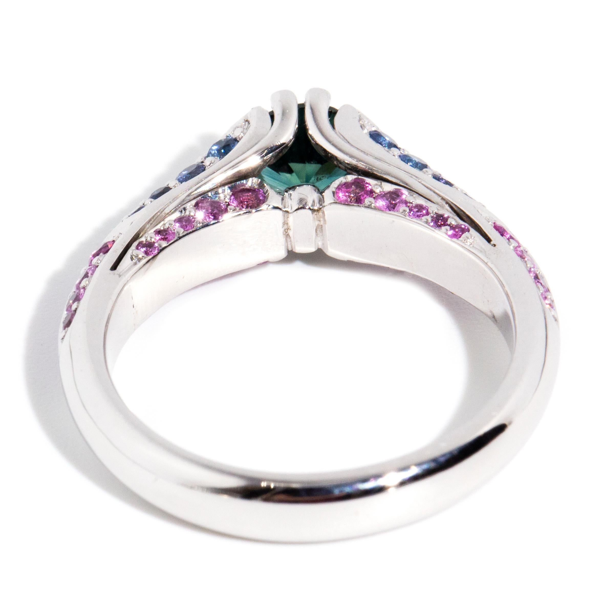 Vintage 1990s 0.87 Carat Teal Pink & Blue Sapphire Ring 18 Carat White Gold For Sale 4