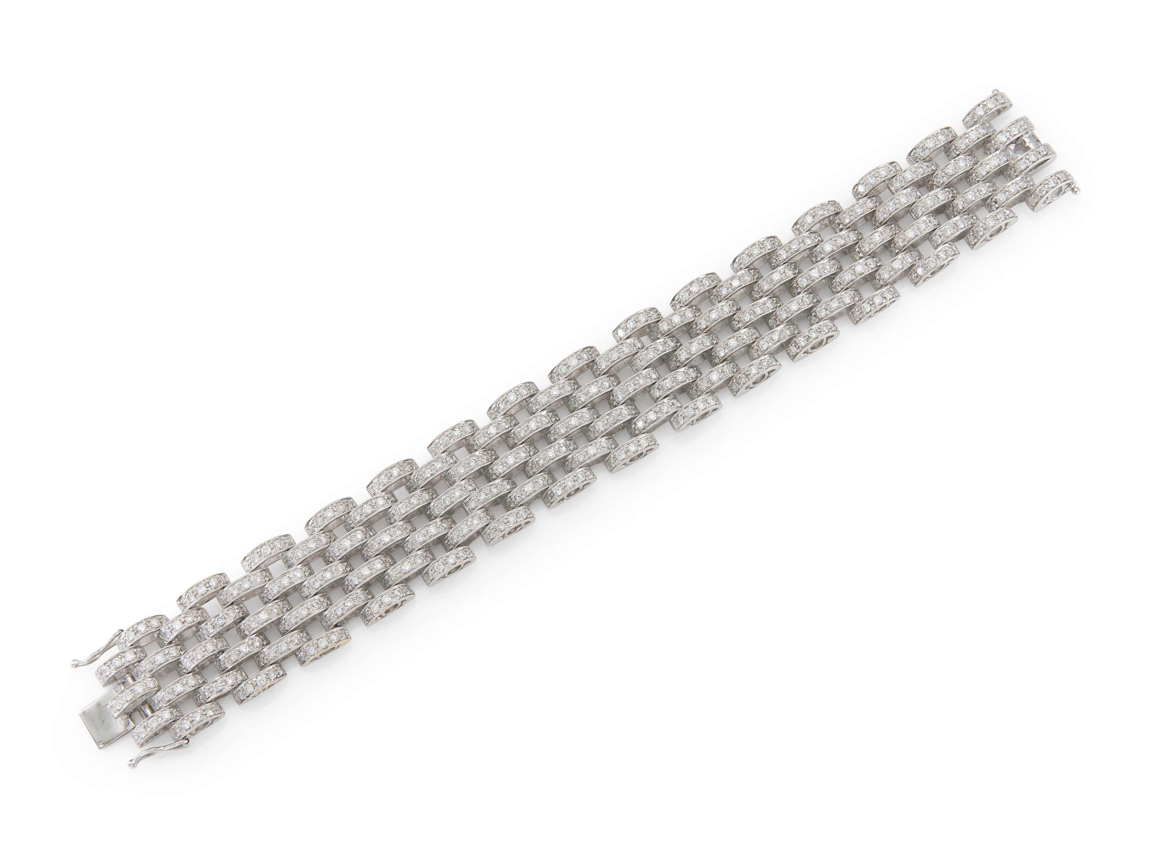 Finement réalisée en or blanc 18 carats, elle est ornée de diamants ronds de taille Brilliante pesant au total environ 11,00 carats, de couleur H-I et de pureté VS1-VS2.
Circa 1990
Taille 7 1/8 pouces
Bague assortie disponible (R7172)