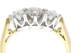 Verlobungsring aus 18 Karat Gelbgold mit 1,18 Karat Diamanten und drei Steinen