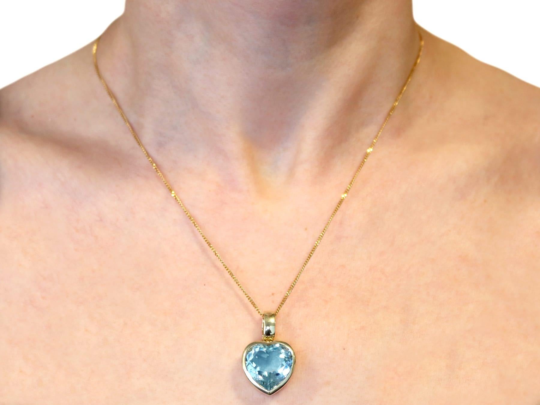 Vintage 1990s 13.50 Carat Blue Topaz and Yellow Gold Heart Pendant For Sale 1
