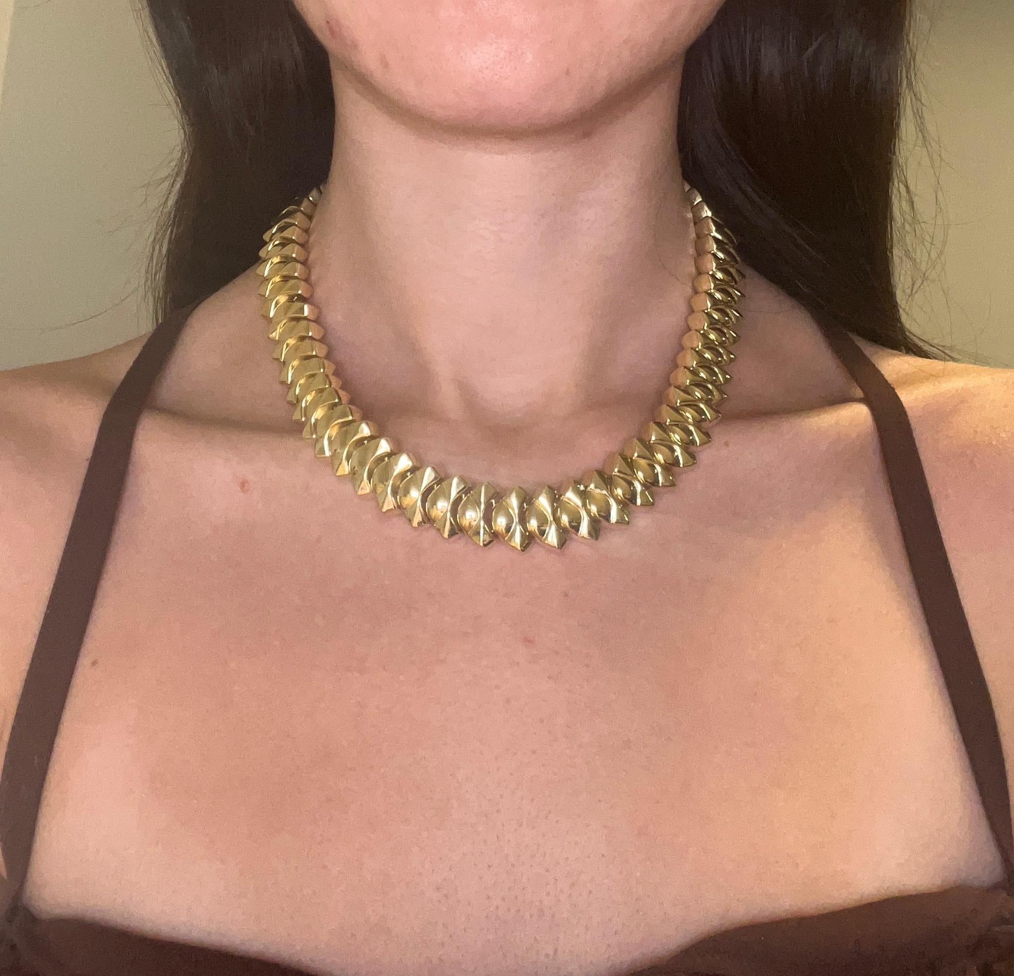 Vintage 1990s 14 Karat Yellow Gold Italian Bold Link Choker Necklace en vente 1