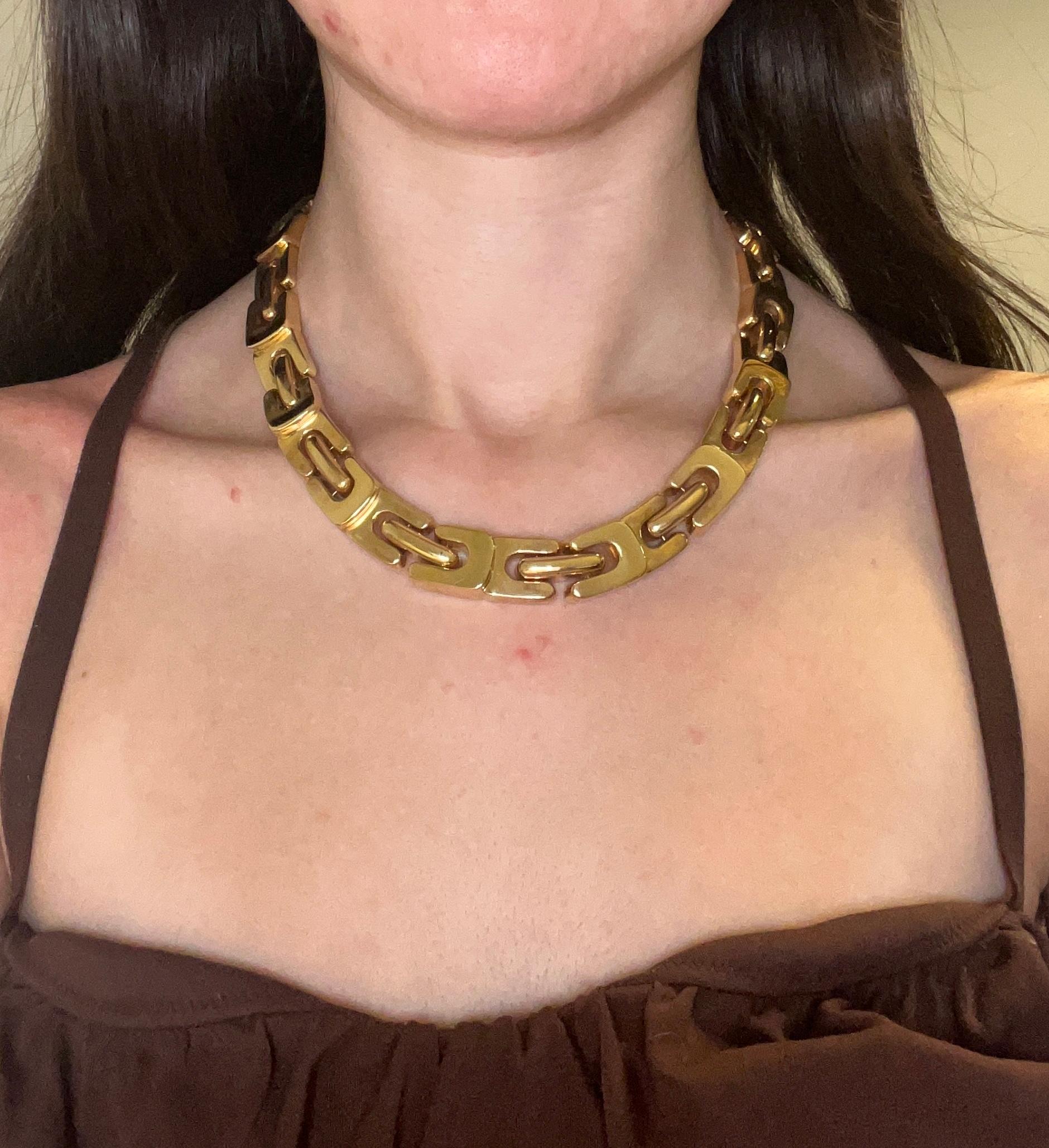 Vintage 1990s 14 Karat Yellow Gold Wide Bold Link Choker Necklace In Good Condition For Sale In Boston, MA