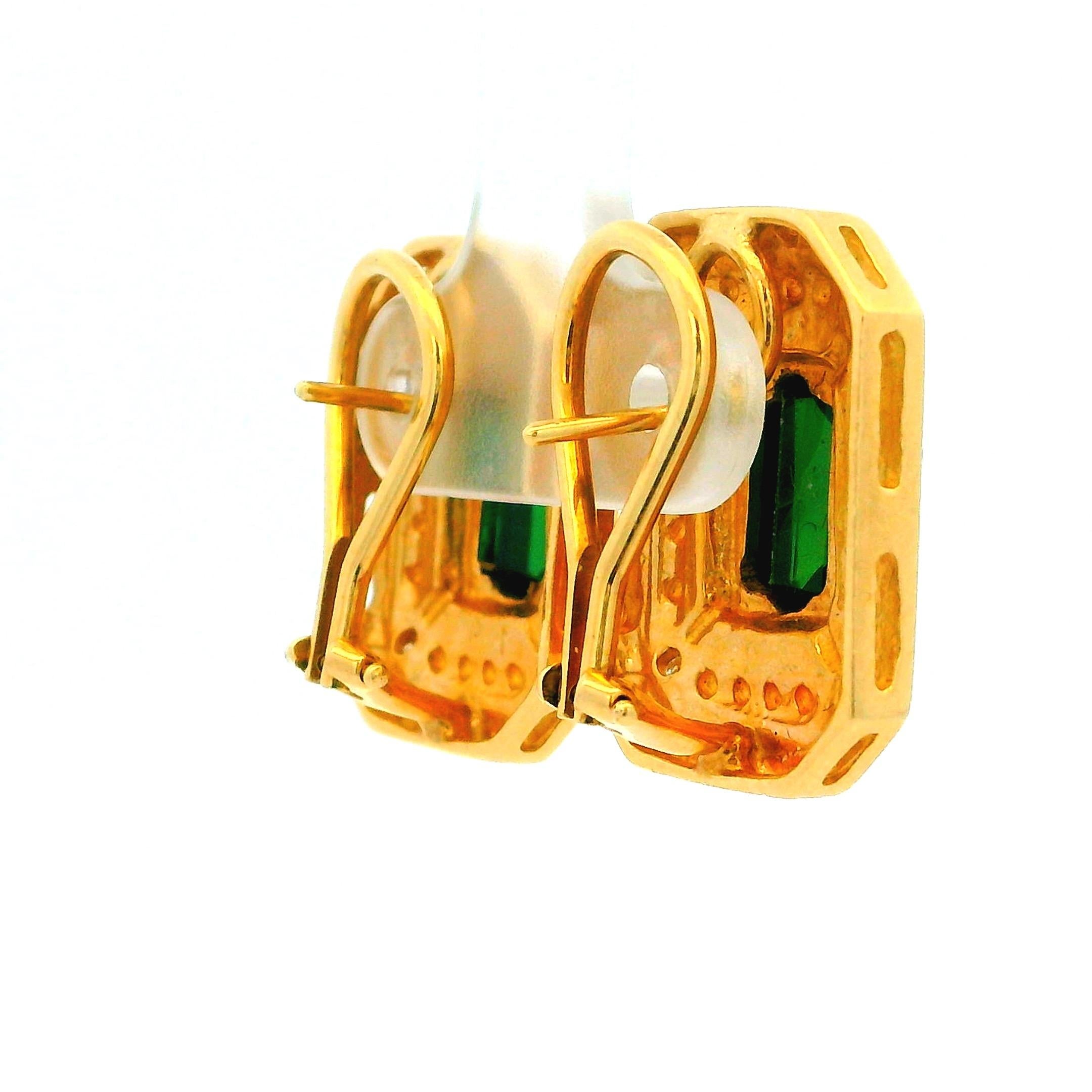 Pendientes modernistas vintage de oro de 14 quilates de los años 90 con turmalina verde y diamantes Corte esmeralda en venta