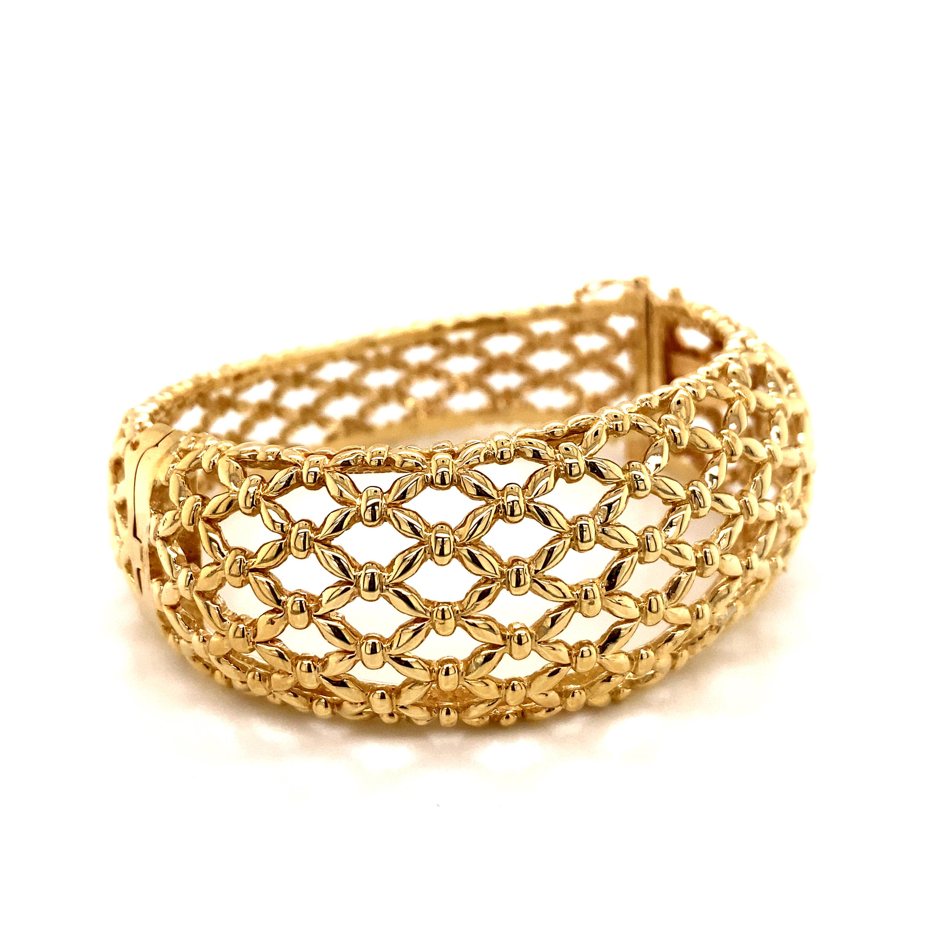 Contemporary Vintage 1990’s 14k Yellow Gold Basket Weave Design Bangle Bracelet For Sale