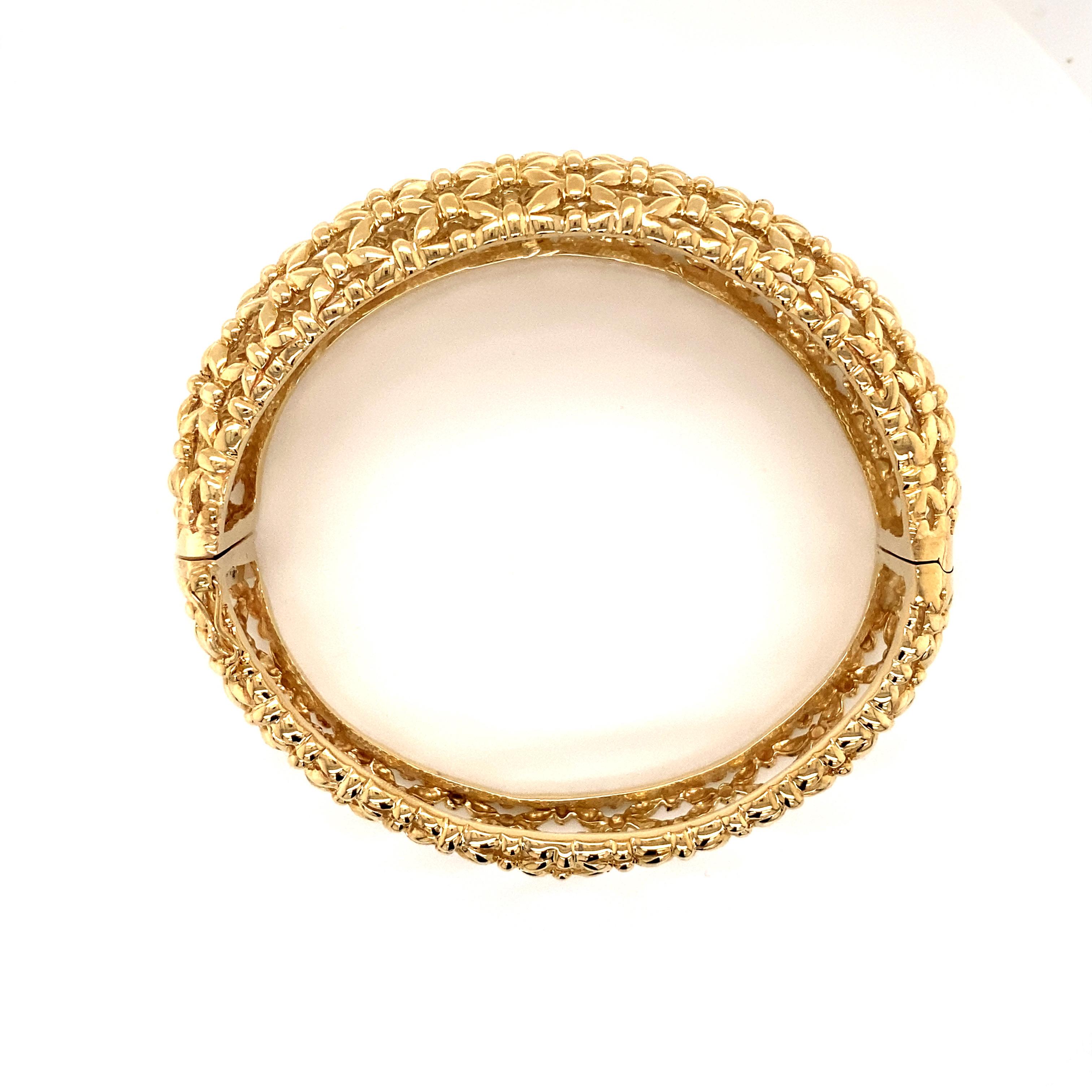 Vintage 1990’s 14k Yellow Gold Basket Weave Design Bangle Bracelet For Sale 1