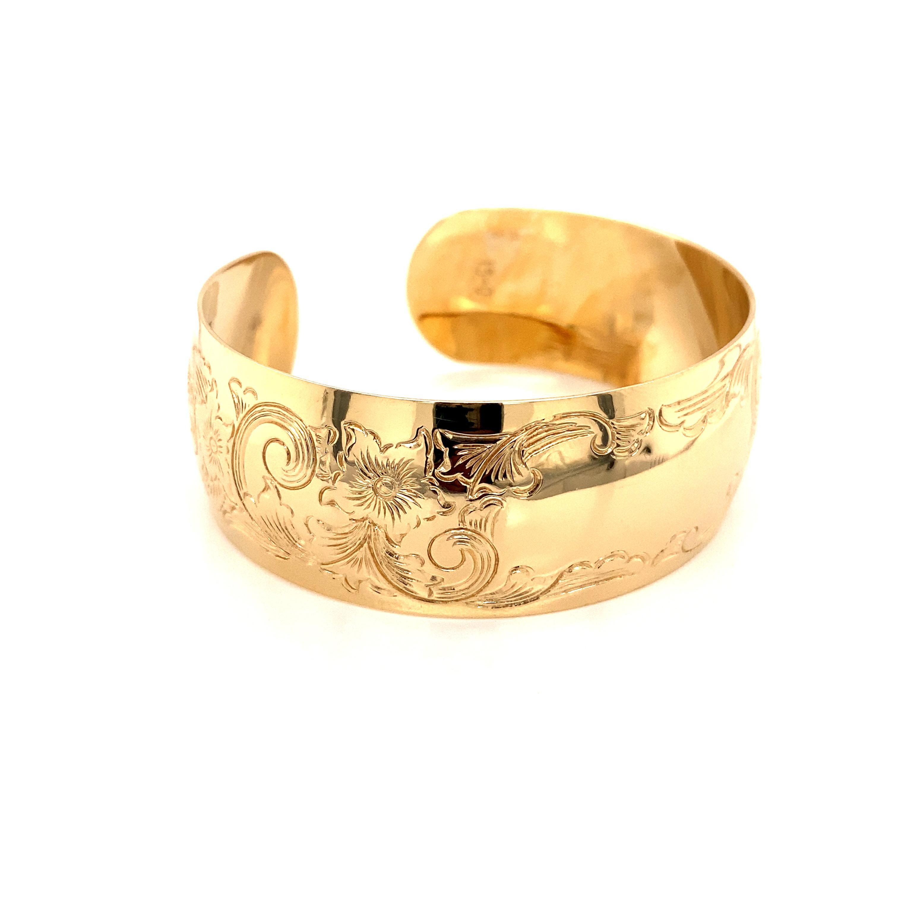 Contemporain Bracelet manchette large vintage gravé à la main en or jaune 14 carats, années 1990 en vente