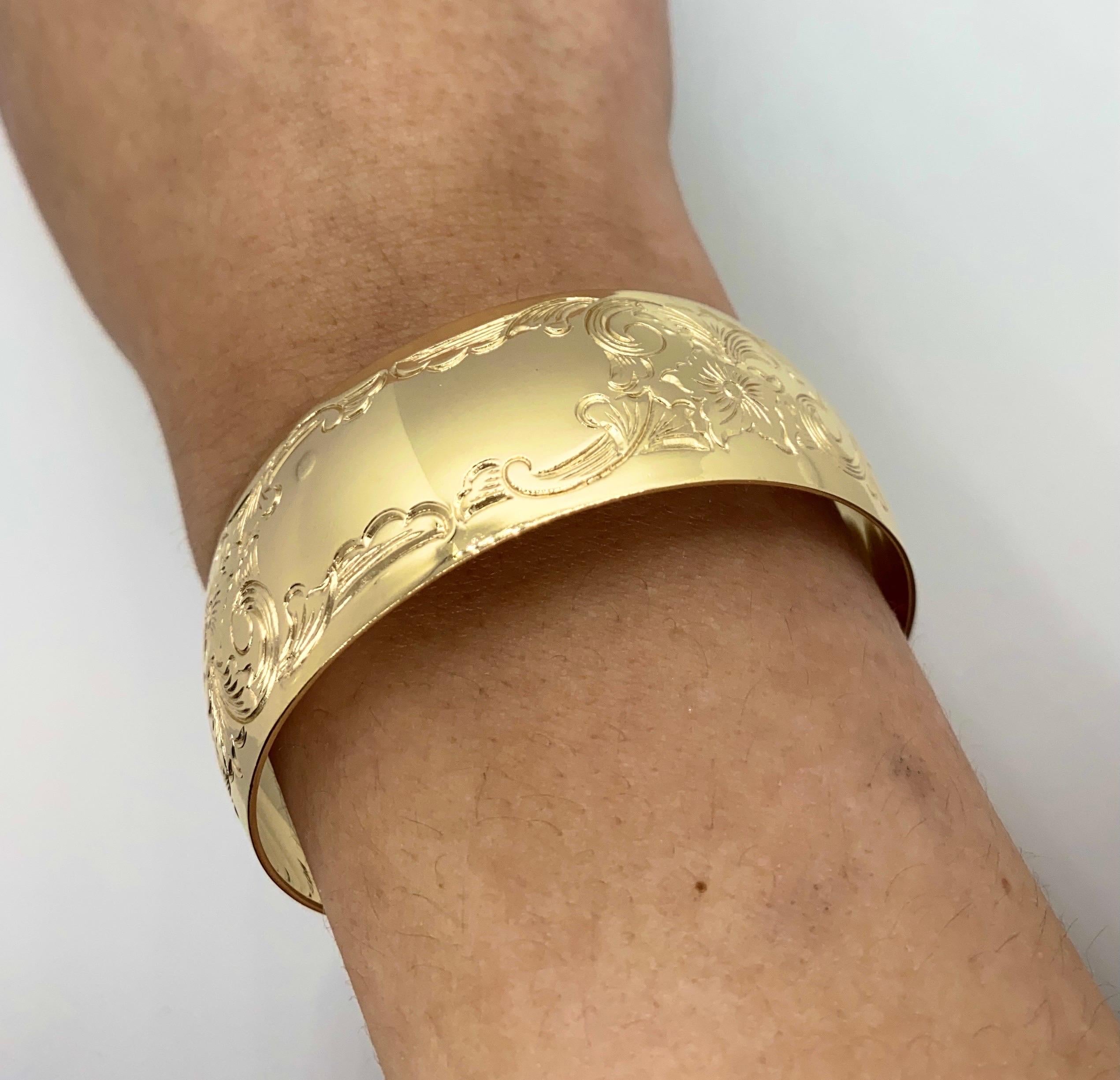 Bracelet manchette large vintage gravé à la main en or jaune 14 carats, années 1990 en vente 3