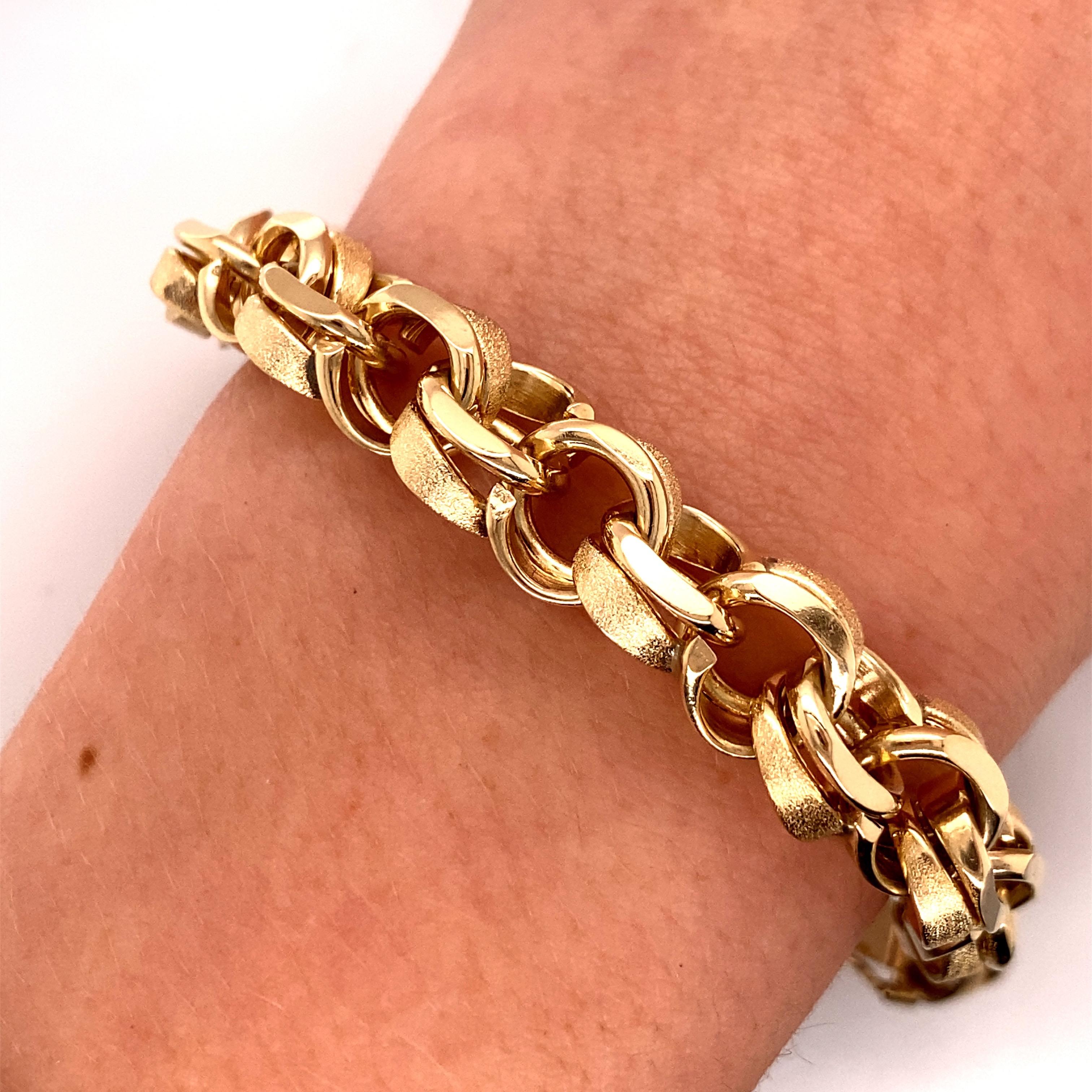 Vintage 1990er Jahre 14 Karat Gelbgold Schweres Vintage-Charm-Armband im Zustand „Gut“ im Angebot in Boston, MA