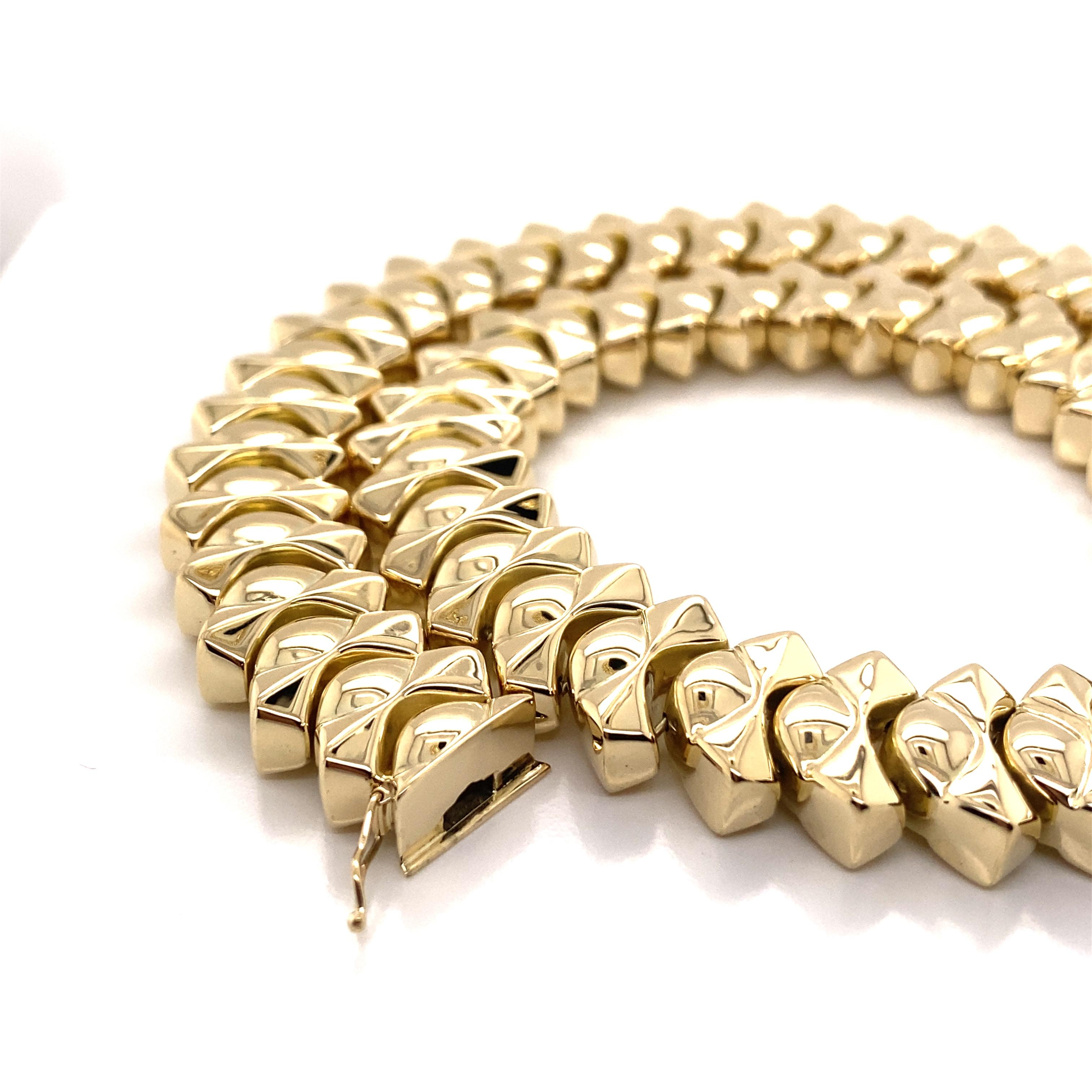 Vintage 1990s 14 Karat Yellow Gold Italian Bold Link Choker Necklace Pour femmes en vente