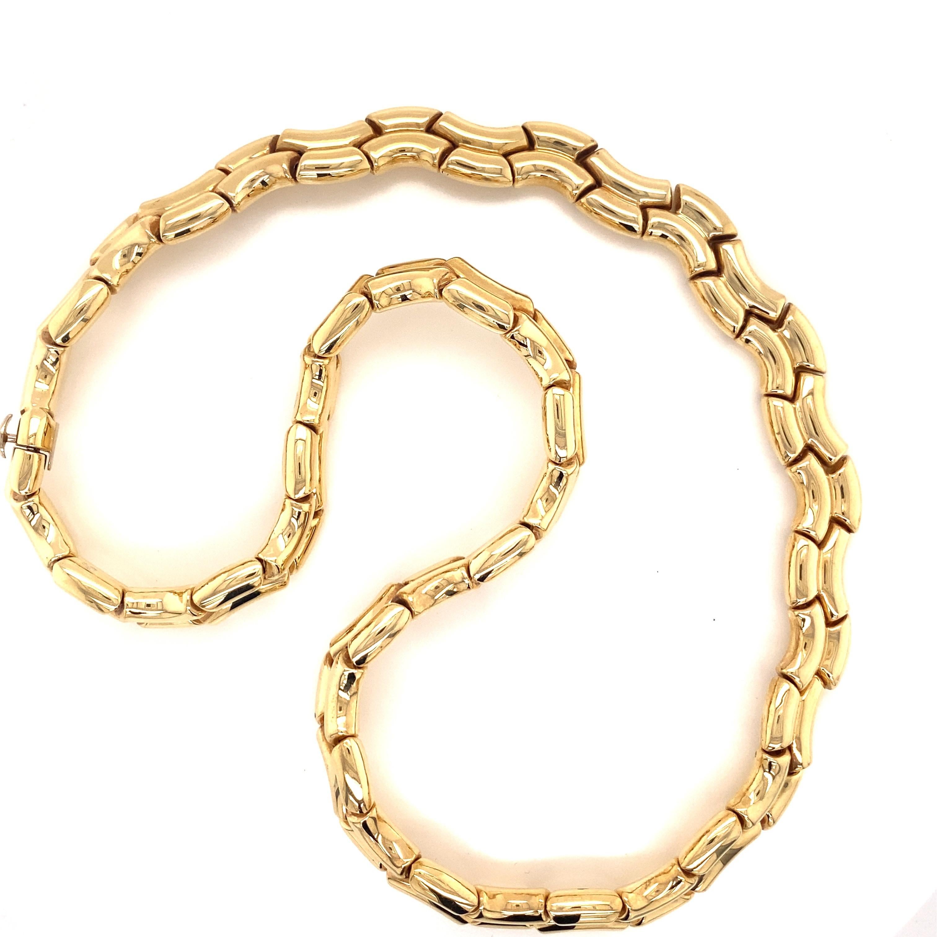 Vintage 1980's 14K Gelbgold italienischen Makkaroni Halskette - Die italienische Halskette hat eine doppelte breite Makkaroni Design Link, der 8,2 mm breit und 16 cm lang ist. Die Halskette hat einen verdeckten Verschluss und wiegt 40,9 Gramm. 