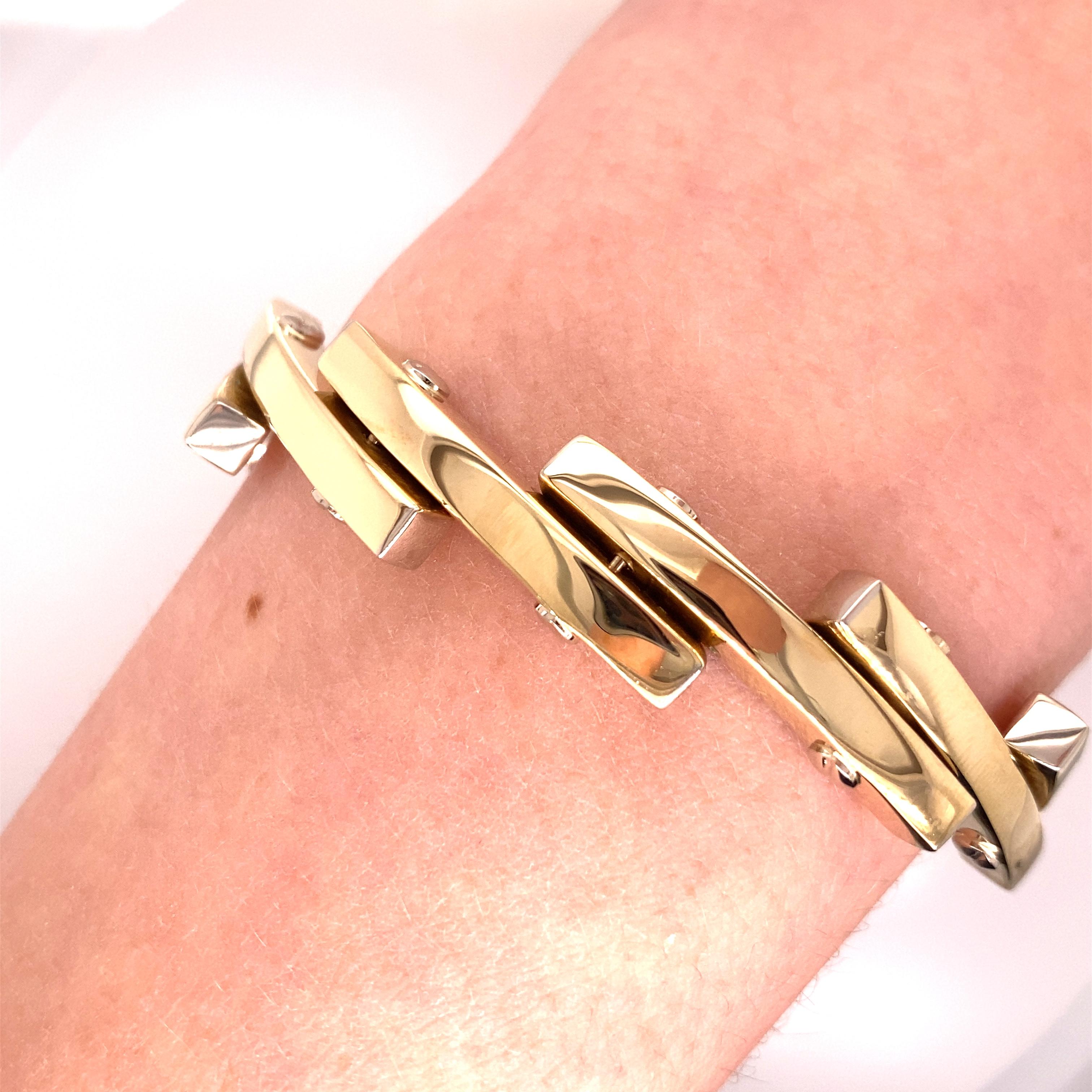Bracelet à maillons en or jaune 14 carats, de fabrication italienne, datant des années 1990. Le bracelet mesure 7 pouces de long et 0,4 pouce de large. Le bracelet pèse 19 grammes. 