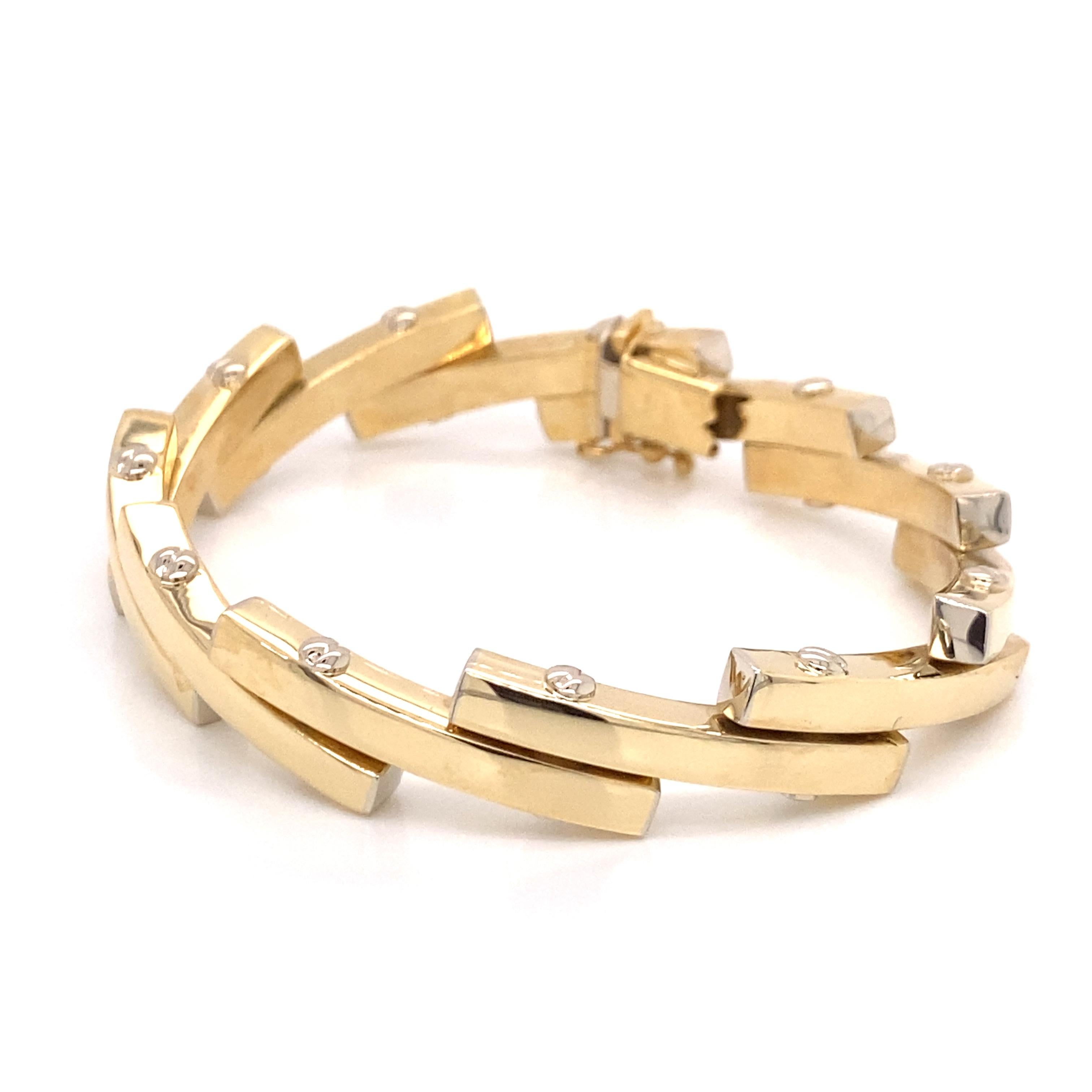 Vintage 1990's 14k Yellow Gold Italian Made Link Bracelet In Good Condition For Sale In Boston, MA