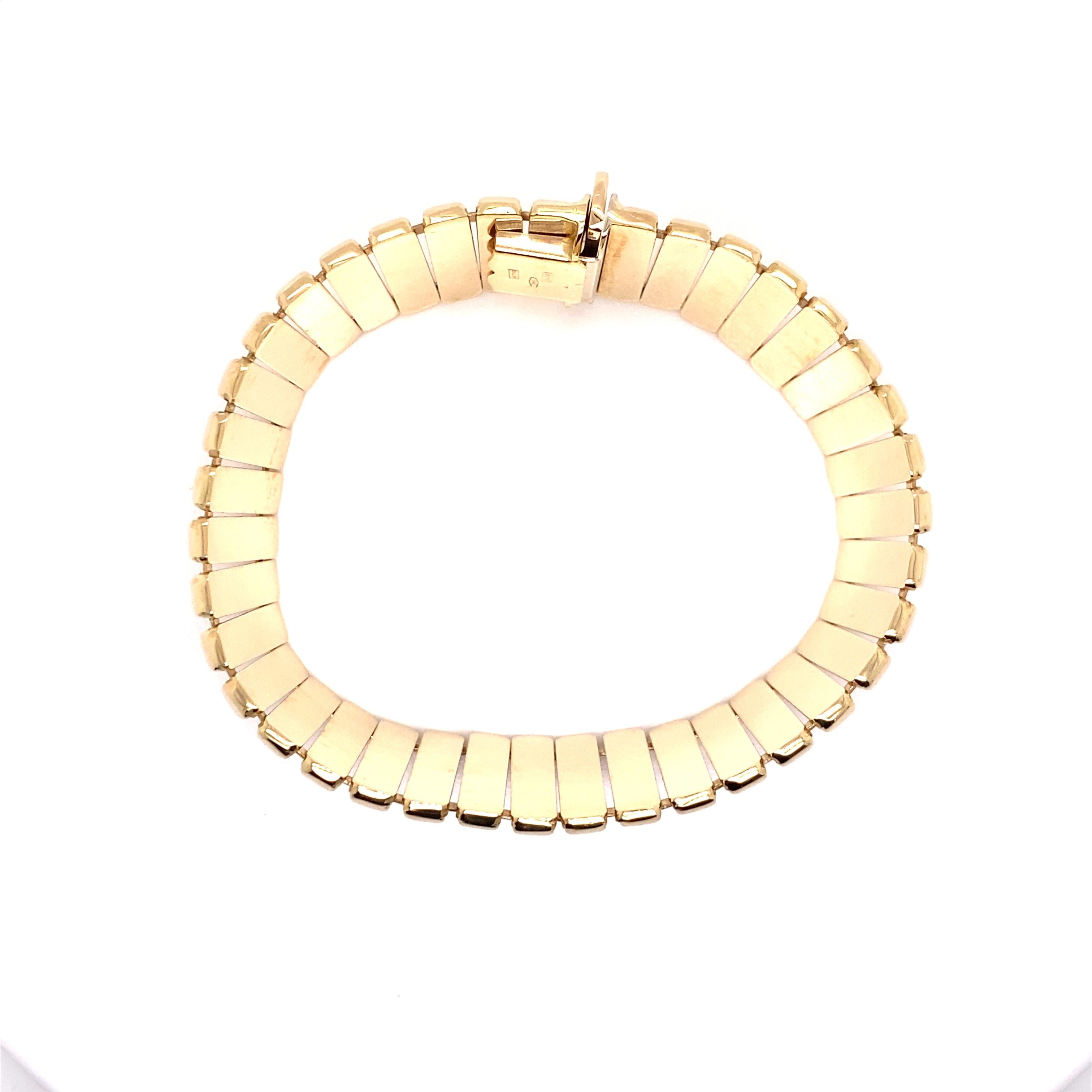 Modern Vintage 1990s 14 Karat Yellow Gold Italian Wide Link Bracelet For Sale