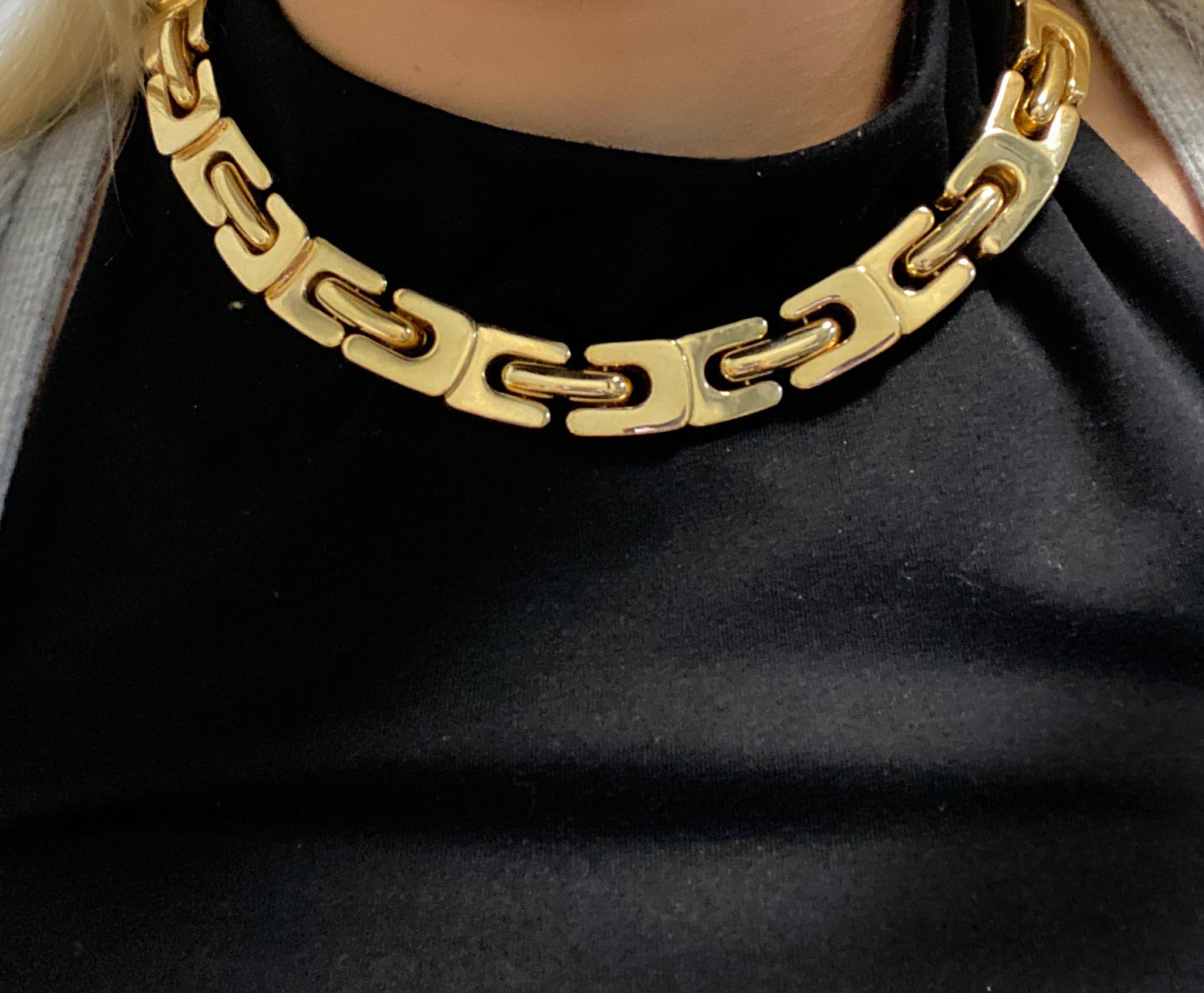 Vintage 1990s 14 Karat Yellow Gold Wide Bold Link Choker Necklace In Good Condition For Sale In Boston, MA