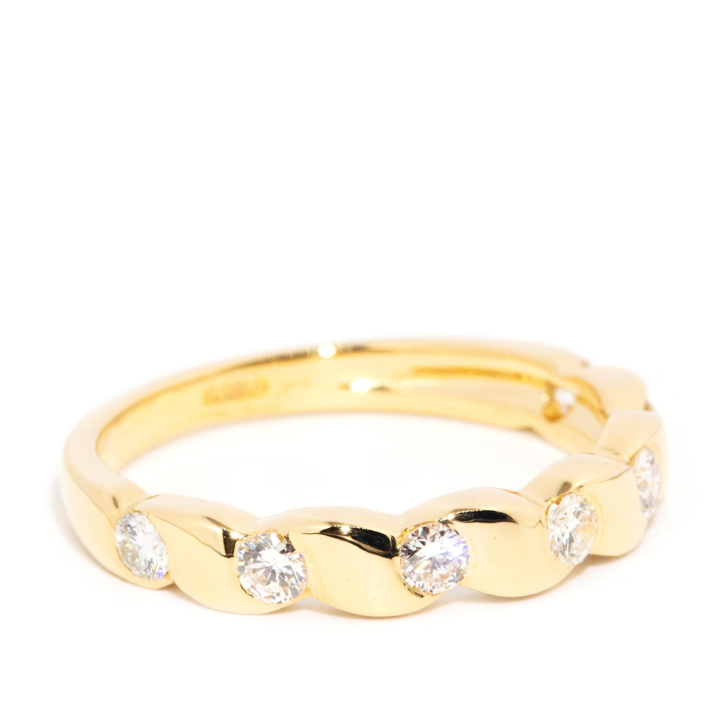 Modern Vintage 1990s 18 Carat Yellow Gold Wave Style Bar Set Diamond Eternity Band For Sale